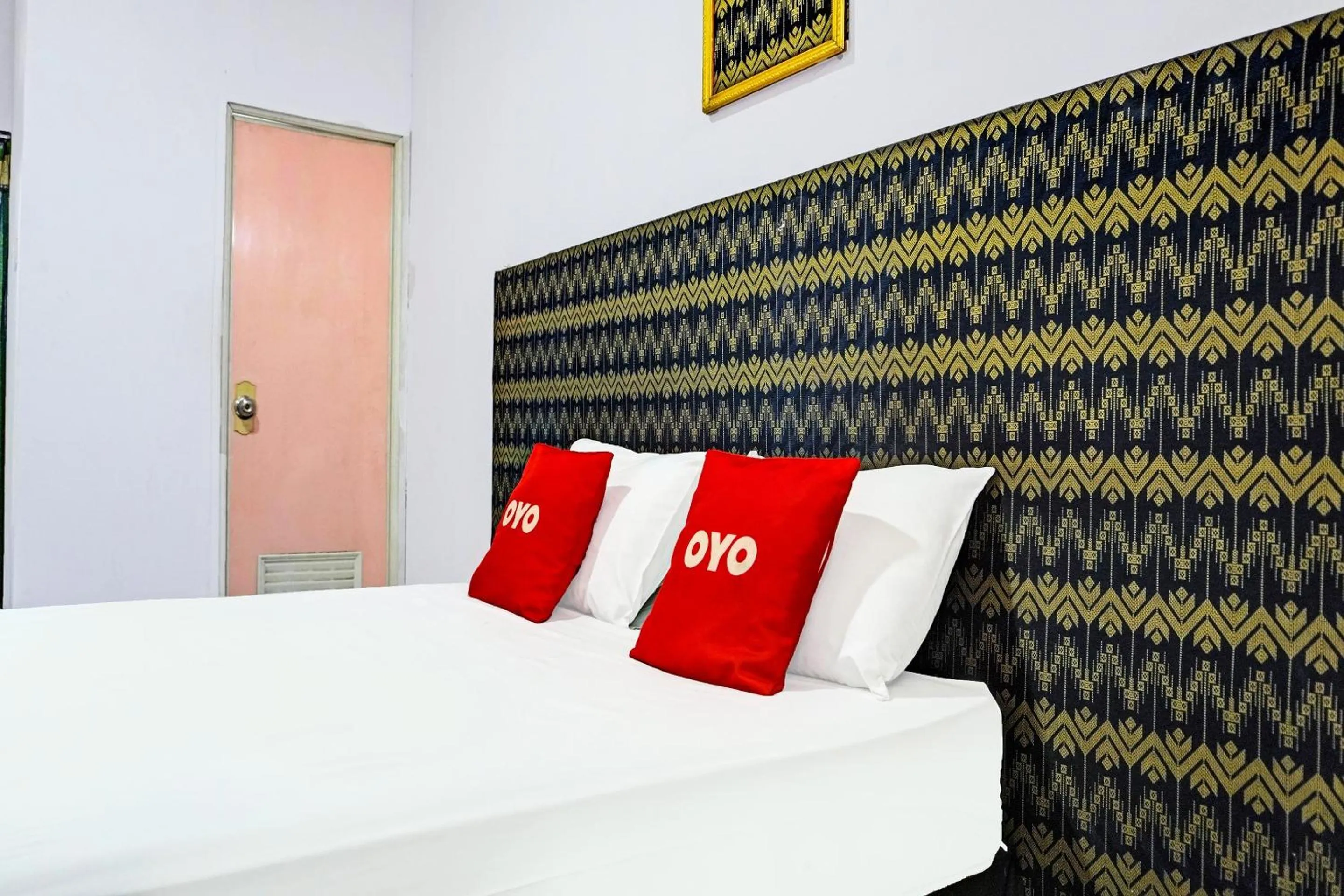 Bedroom in OYO 91796 Guest House Ghalta Syariah