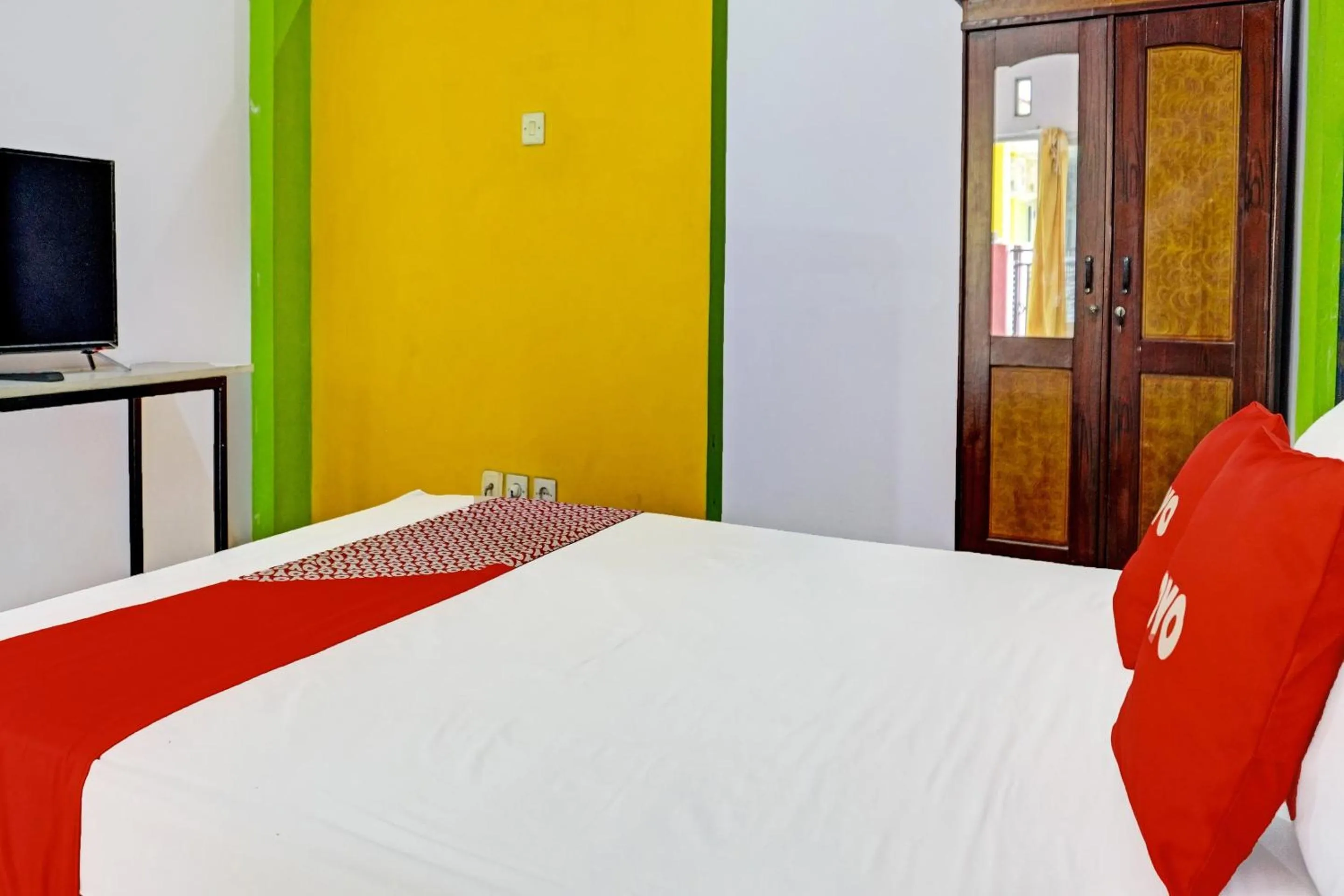 Bedroom in OYO 91796 Guest House Ghalta Syariah