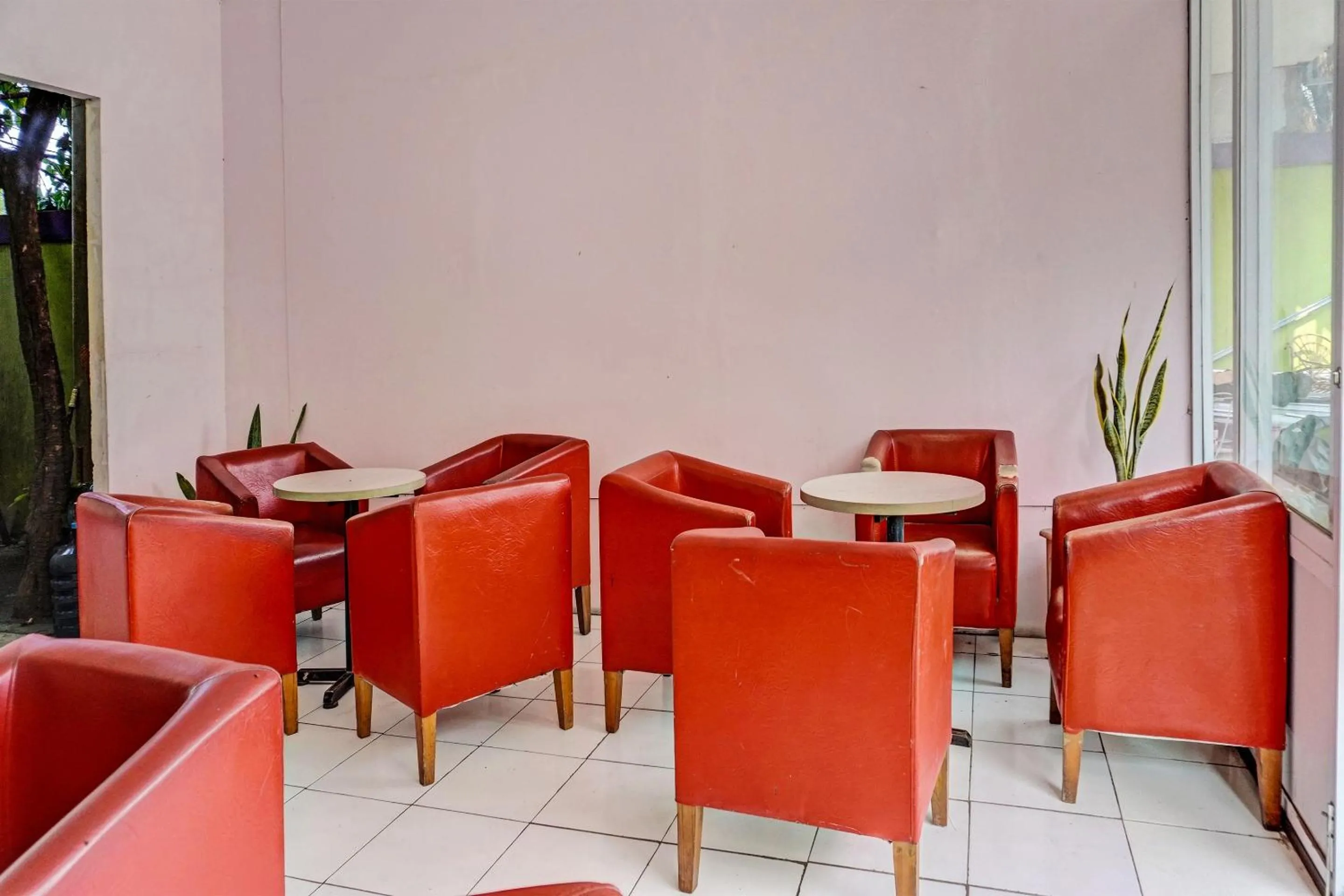 Lobby or reception in OYO 91796 Guest House Ghalta Syariah