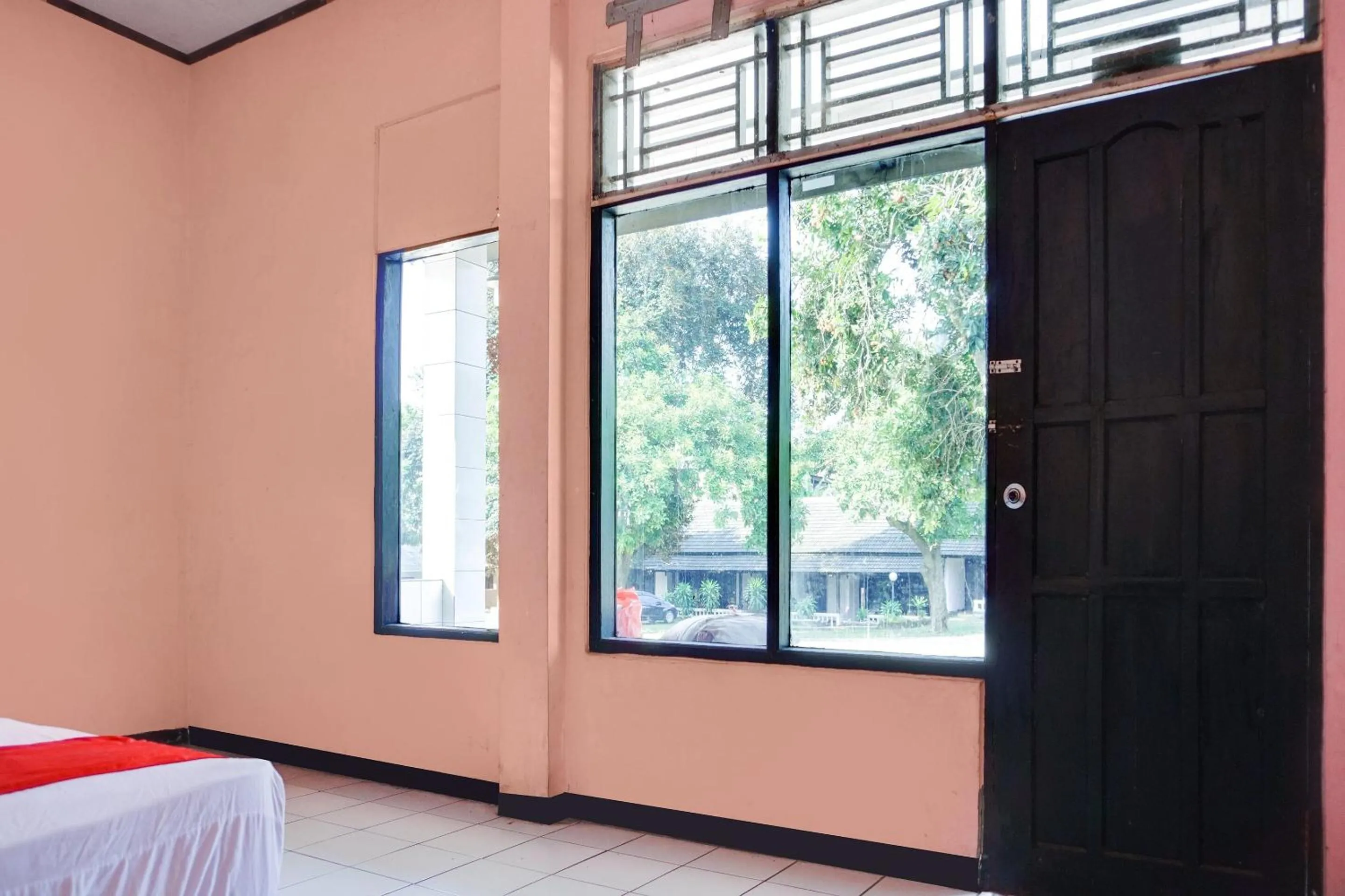 Bedroom, Bed in Hotel O Mutiara Guest House