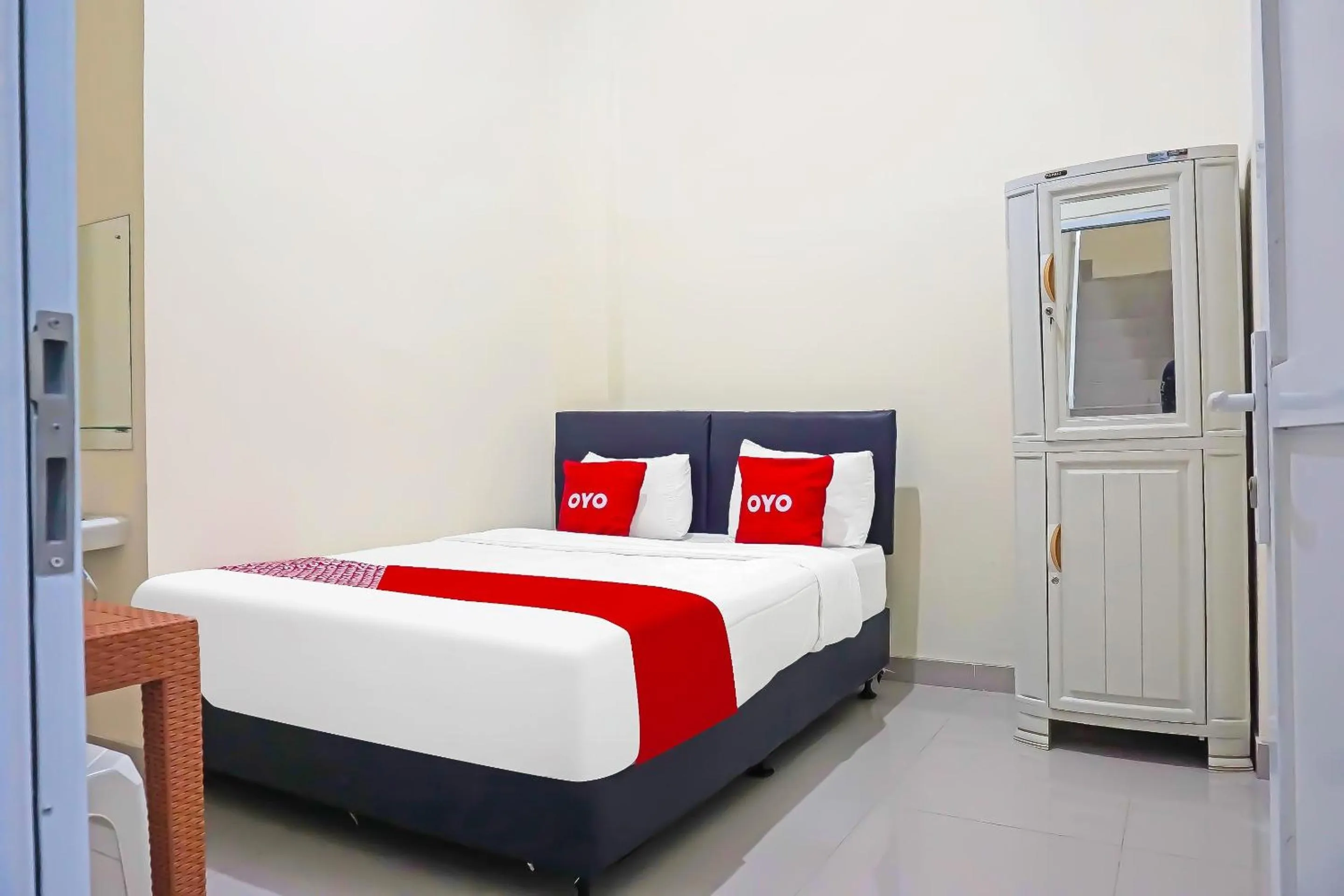 Bedroom, Bed in Capital O 91790 S1 Residence