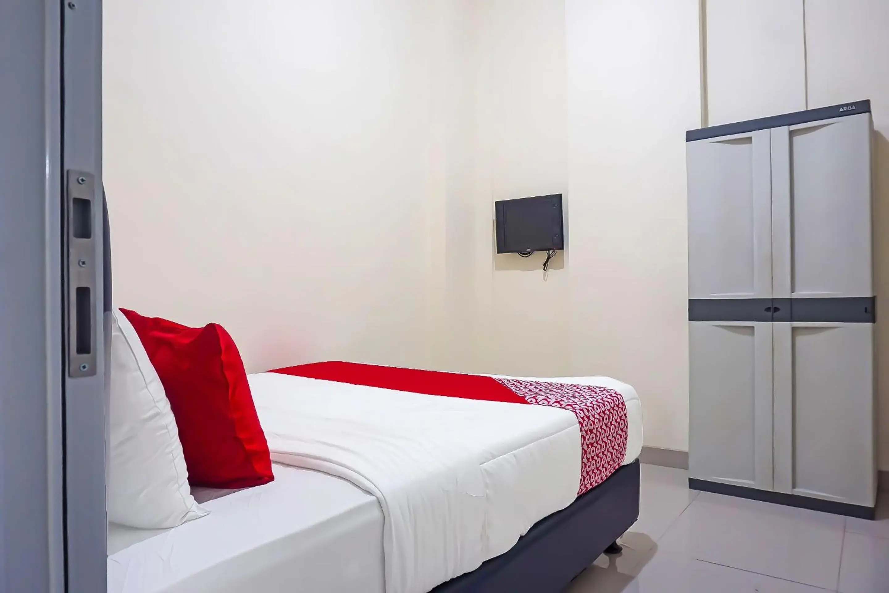 Standard Double Room in Capital O 91790 S1 Residence Standard Double Room in Capital O 91790 S1 Residence