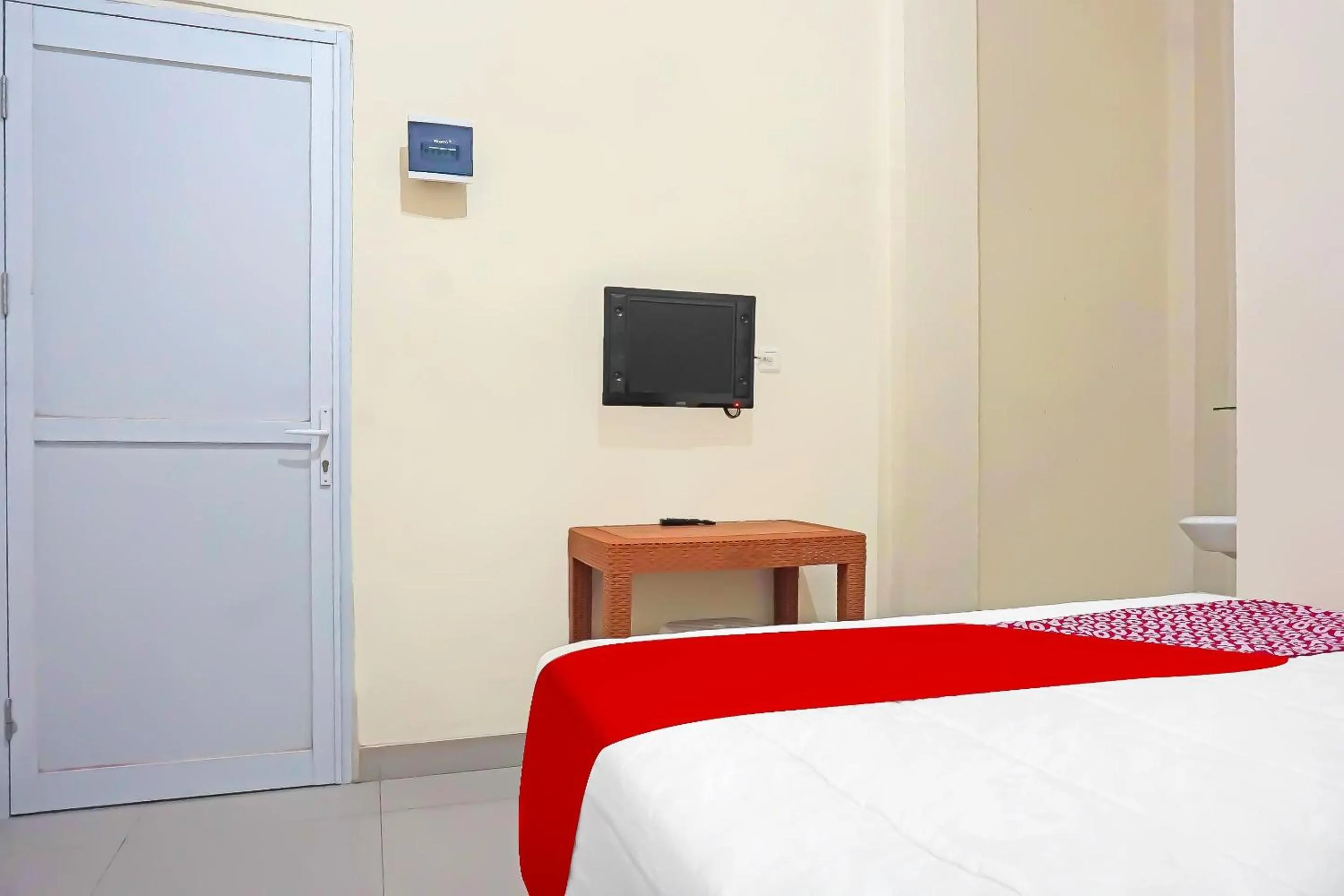 Bedroom, Bed in Capital O 91790 S1 Residence