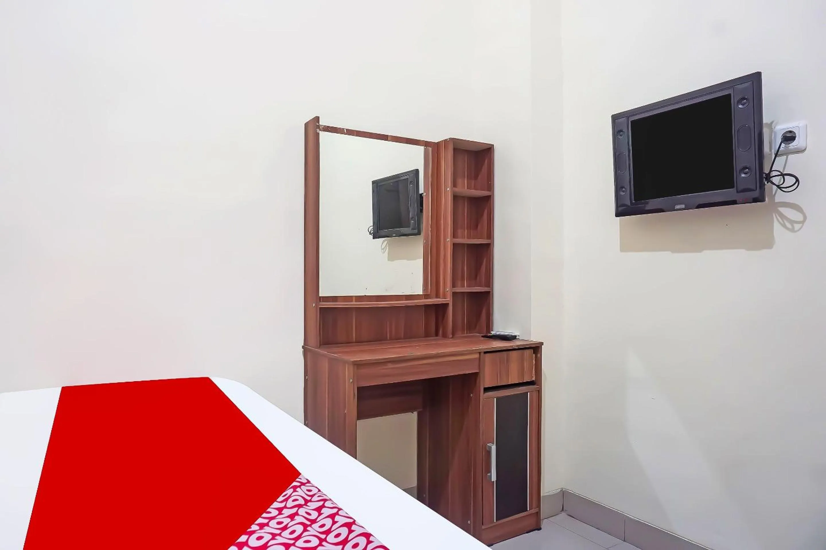 Bedroom, Bed in Capital O 91790 S1 Residence