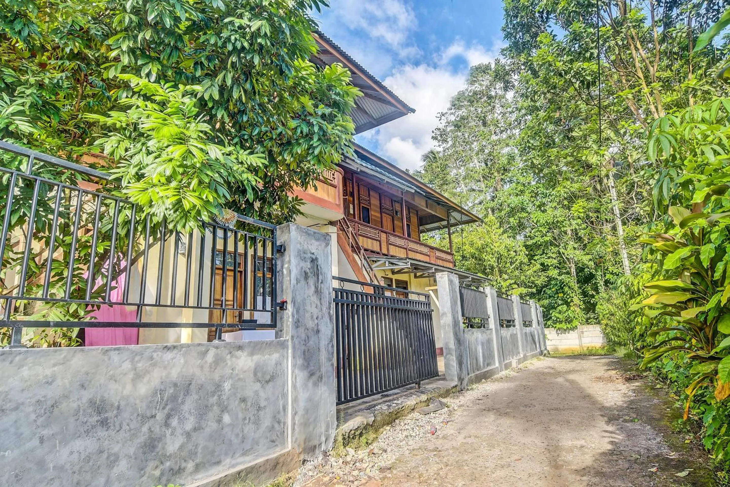 Facade/entrance in Hotel O Sosonopan Homestay Near LANTAMAL VIII MANADO
