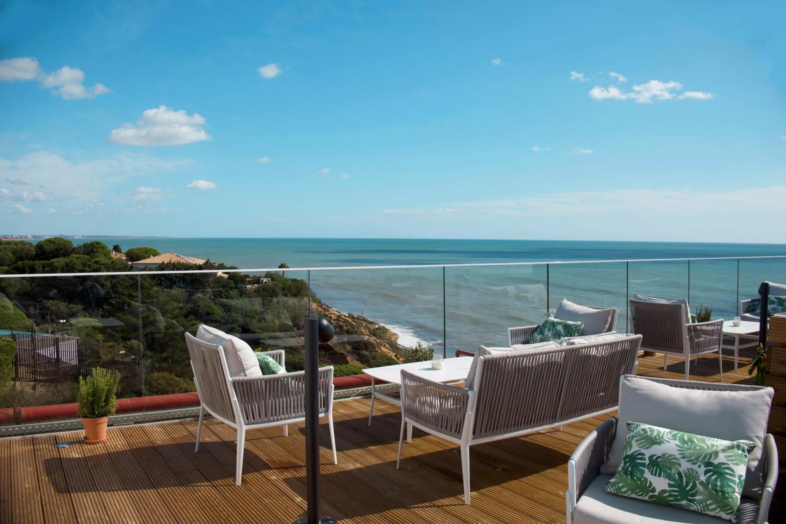 Restaurant/places to eat in Monicca Collection Suites and Residences