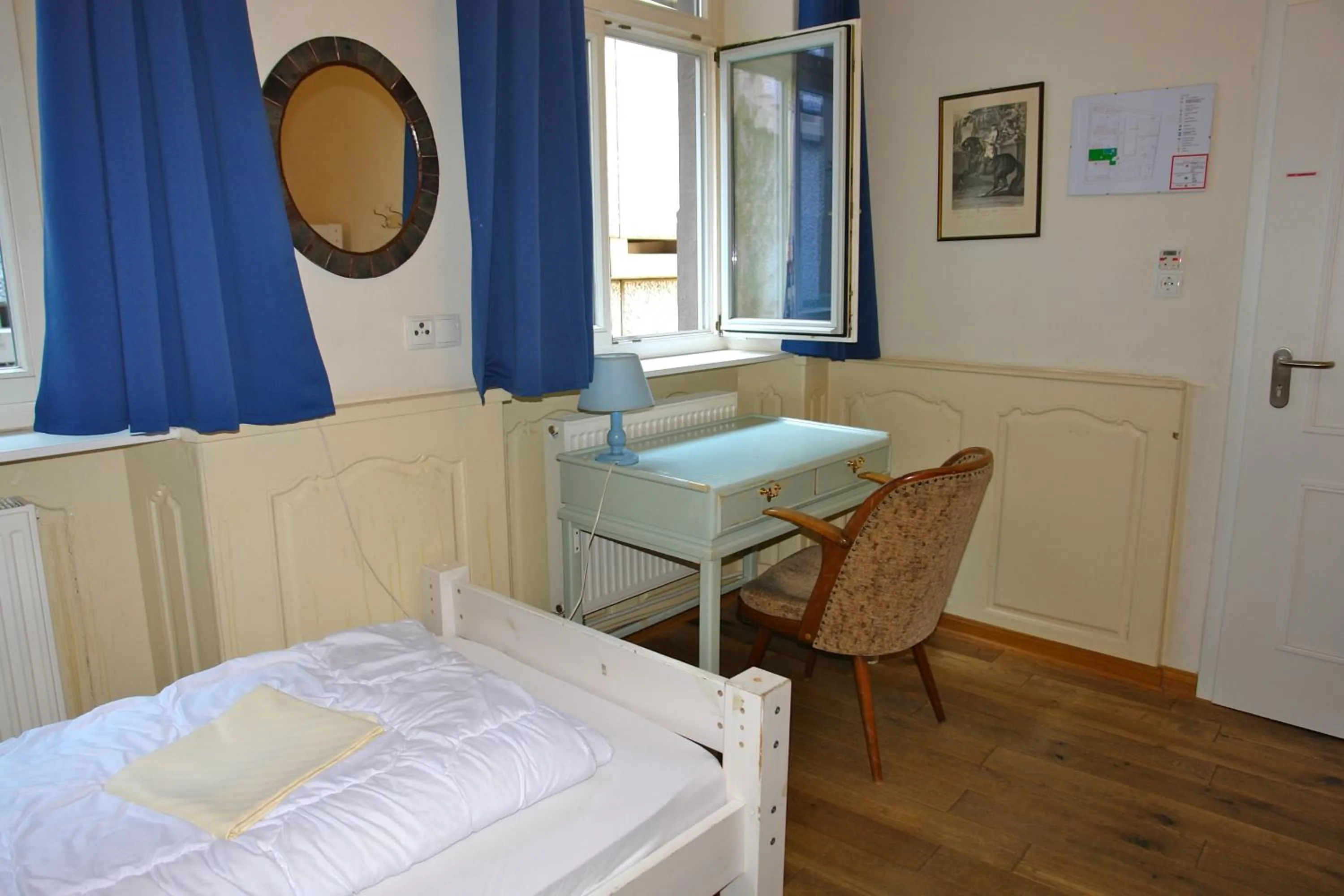 Photo of the whole room, Bed in Lotte - The Backpackers