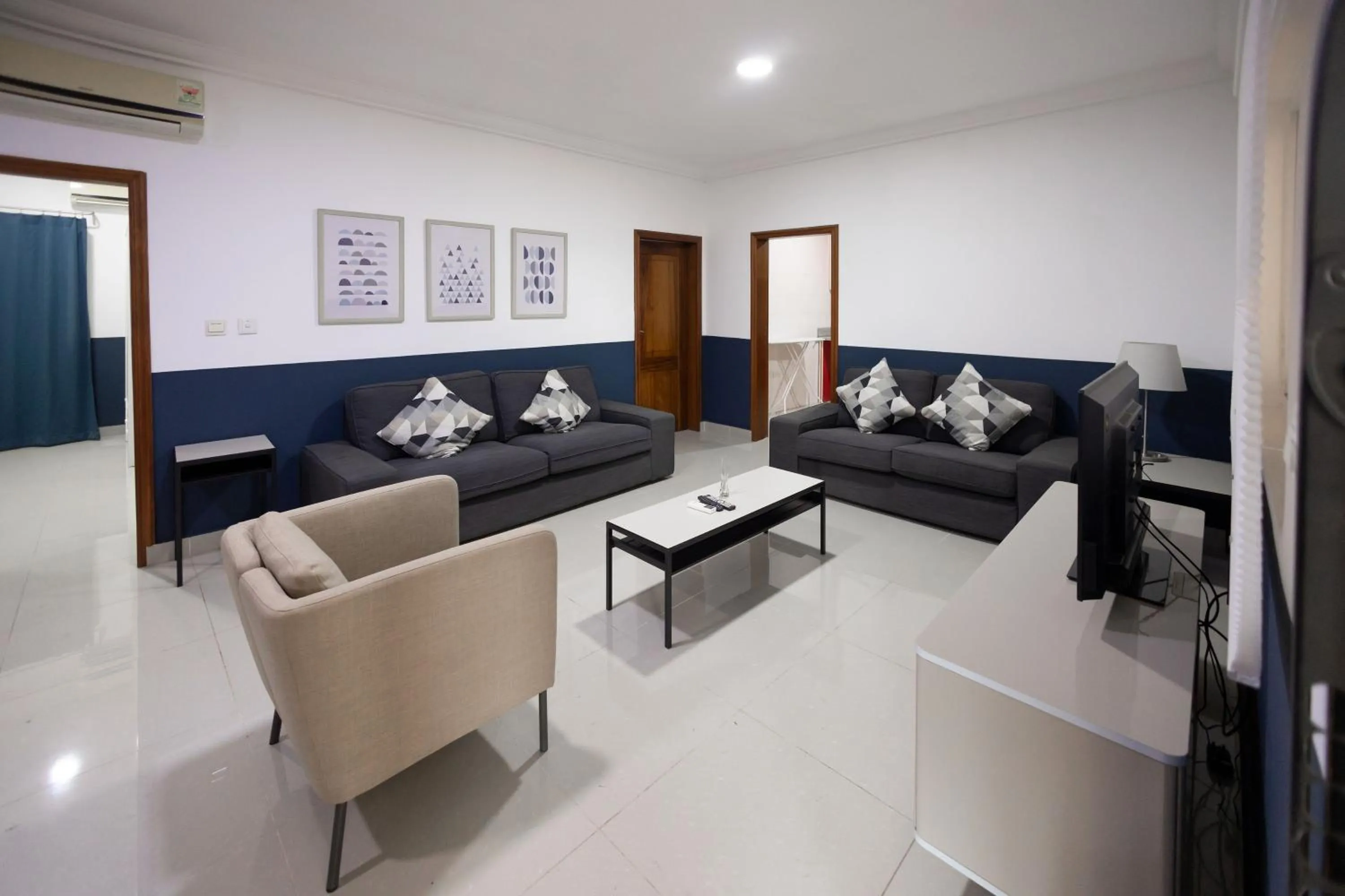 TV and multimedia in Bragha Apartments And Hotel