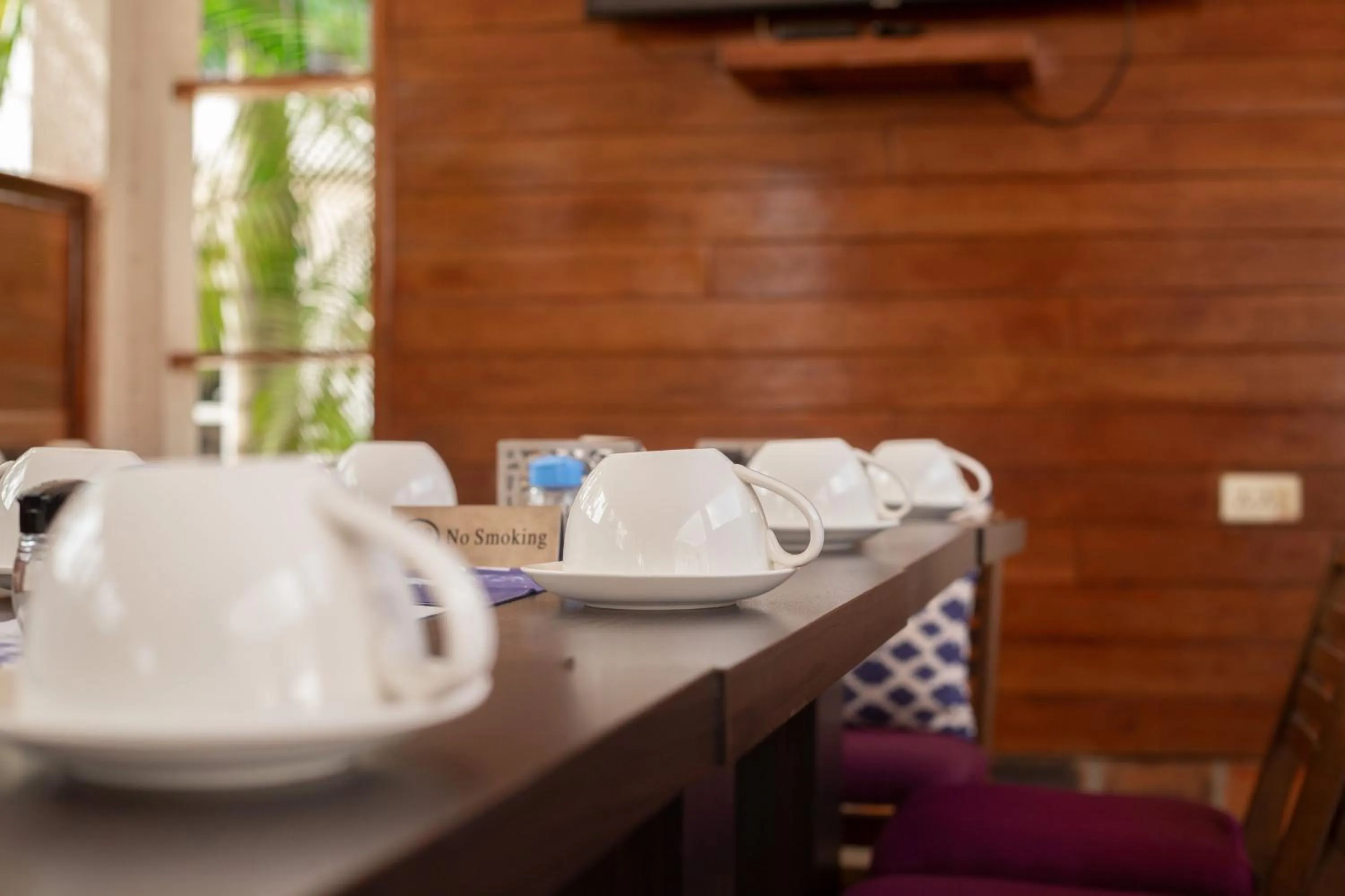 Restaurant/places to eat in Bragha Apartments And Hotel