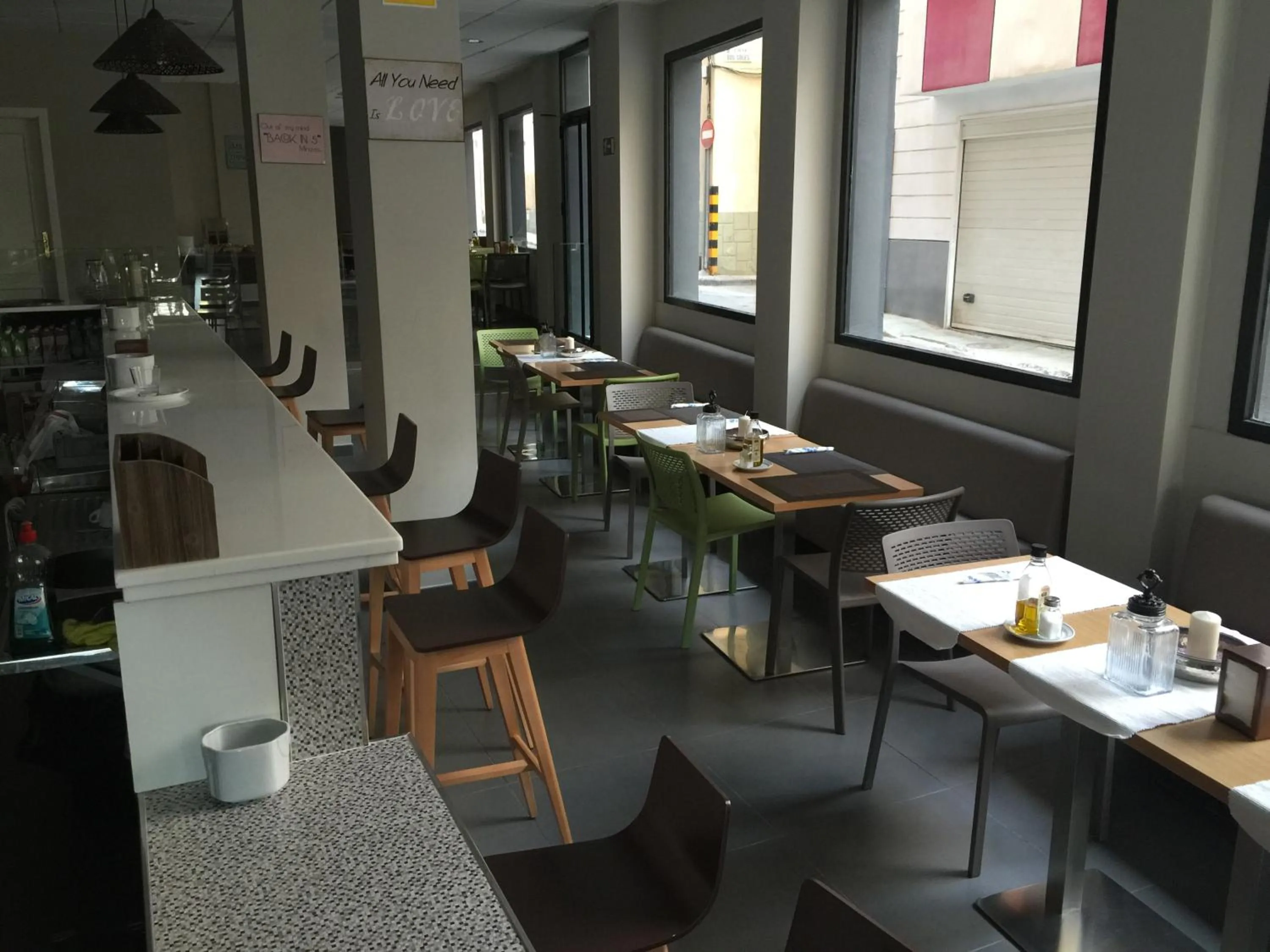 Restaurant/places to eat in La Perla