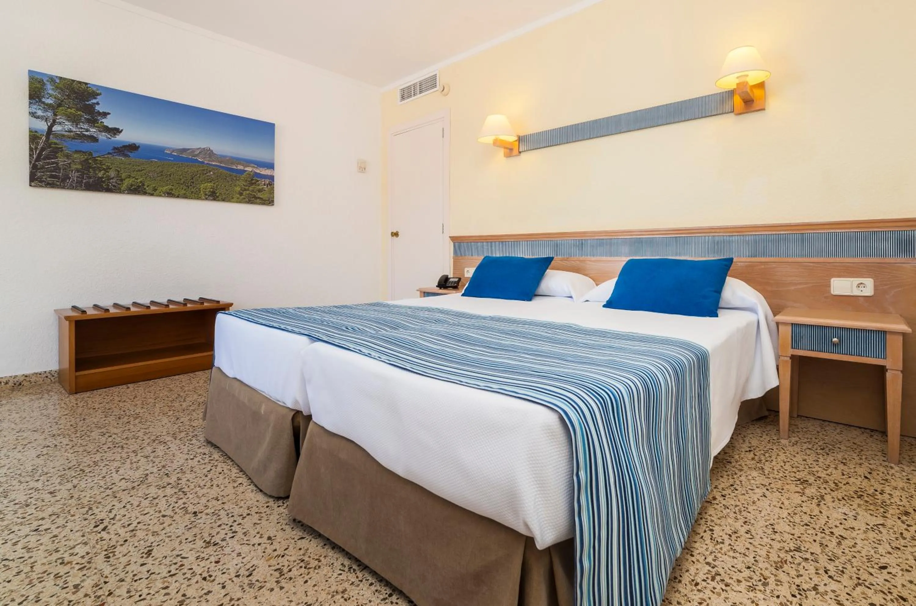 Bedroom, Bed in Globales Simar