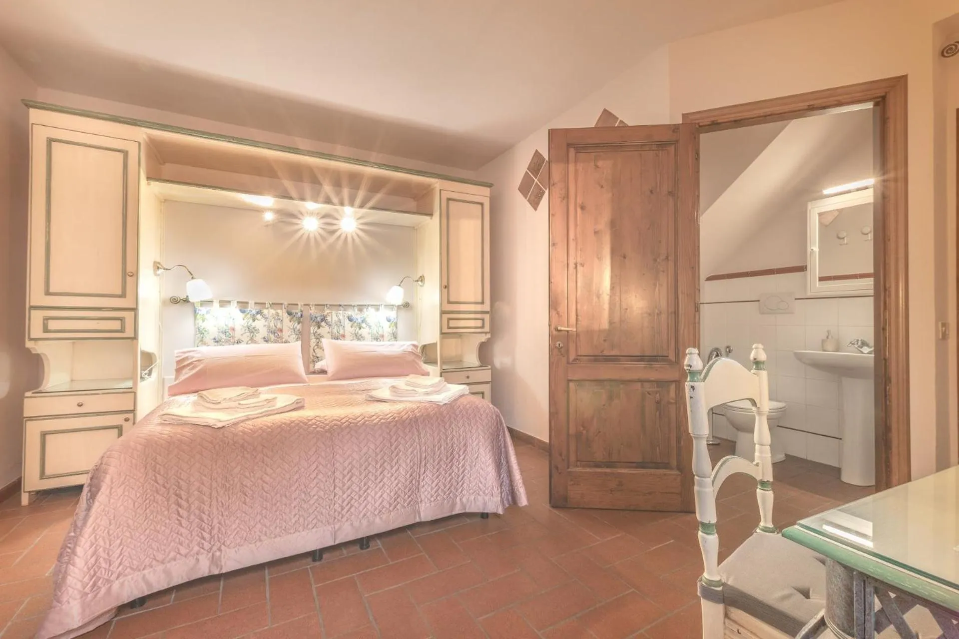 Photo of the whole room, Bed in Montechiari In Chianti
