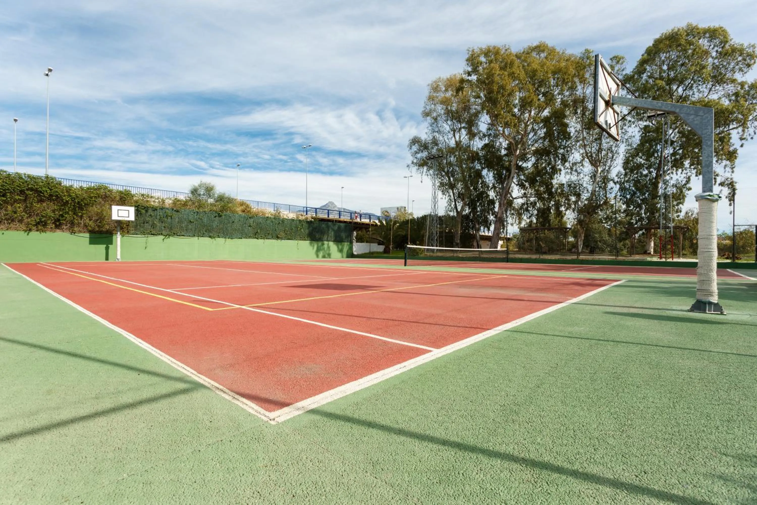 Tennis court in Globales Pueblo Andaluz