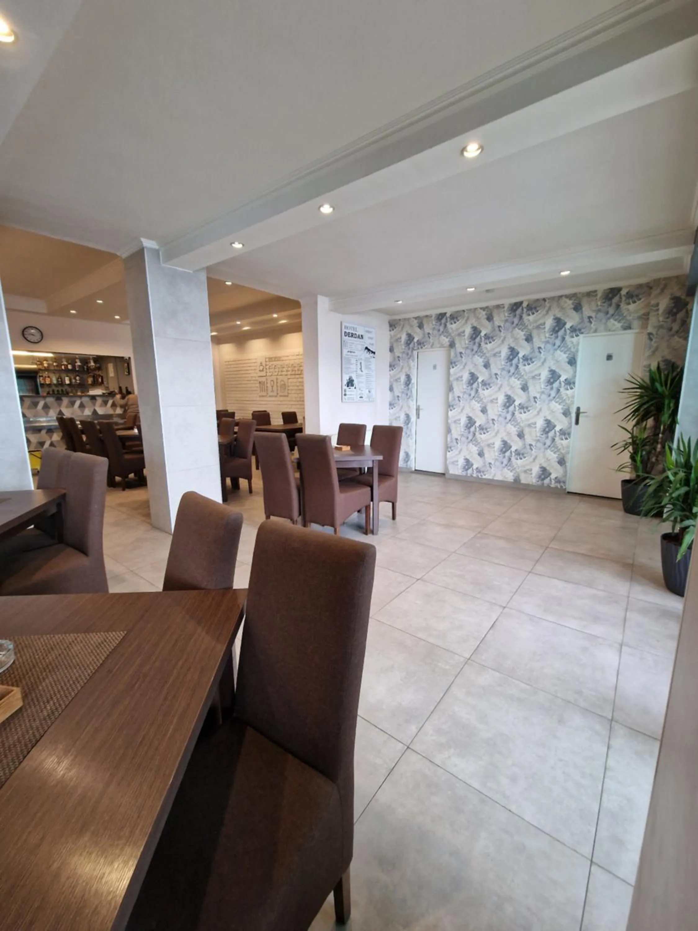 Restaurant/places to eat in Hotel Djerdan