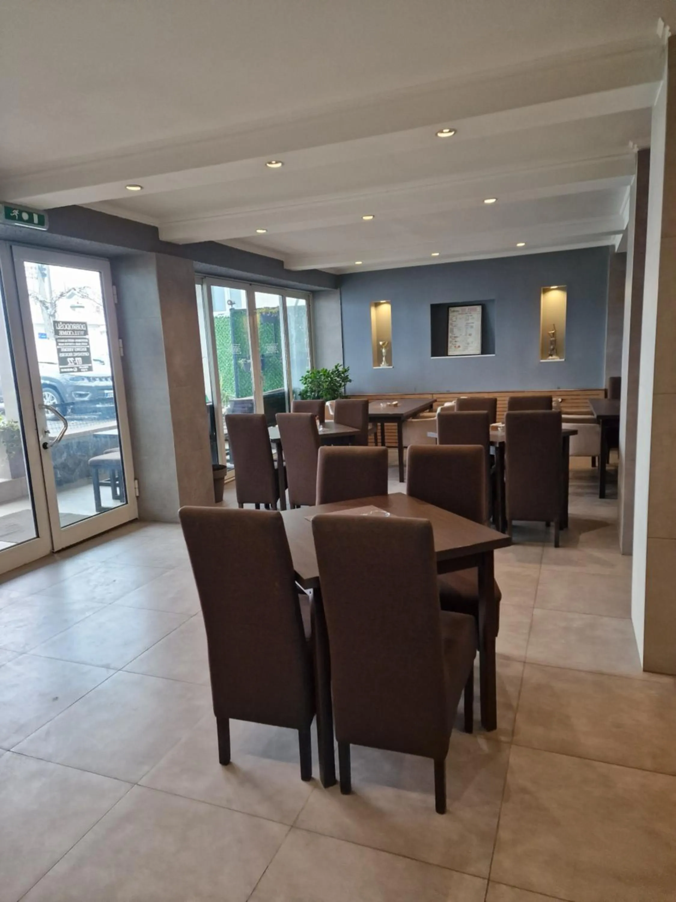 Restaurant/places to eat in Hotel Djerdan