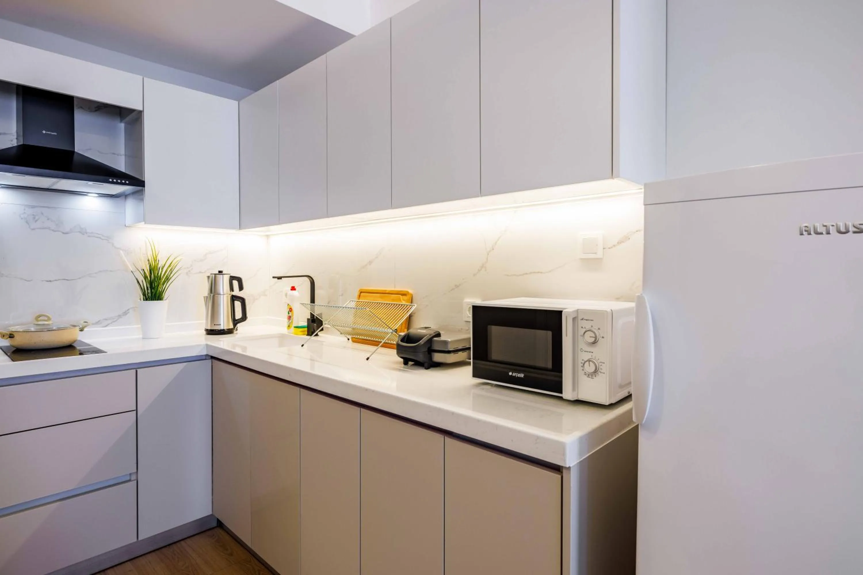 Kitchen or kitchenette in Monnas Suite