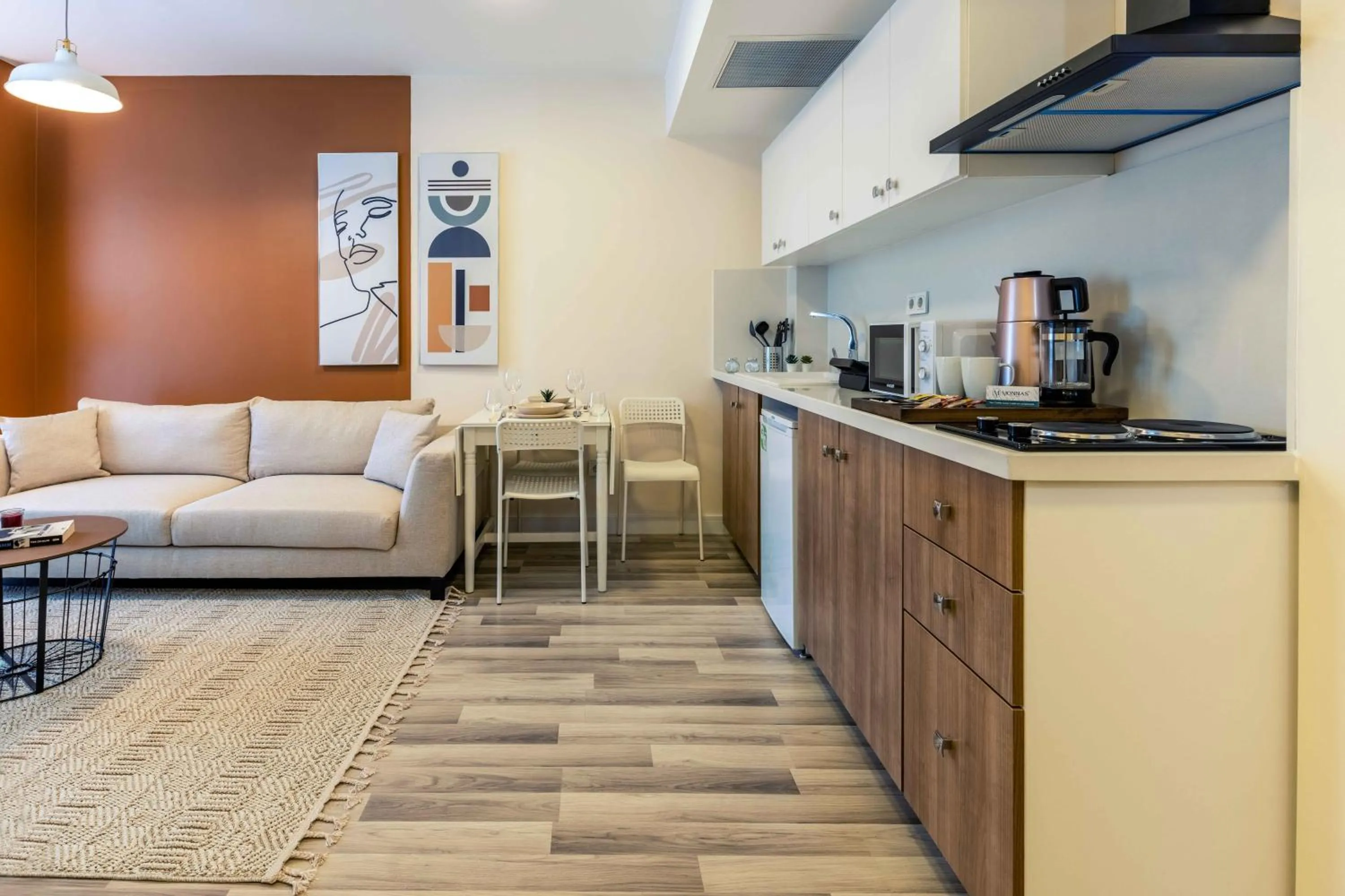 Kitchen or kitchenette in Monnas Suite