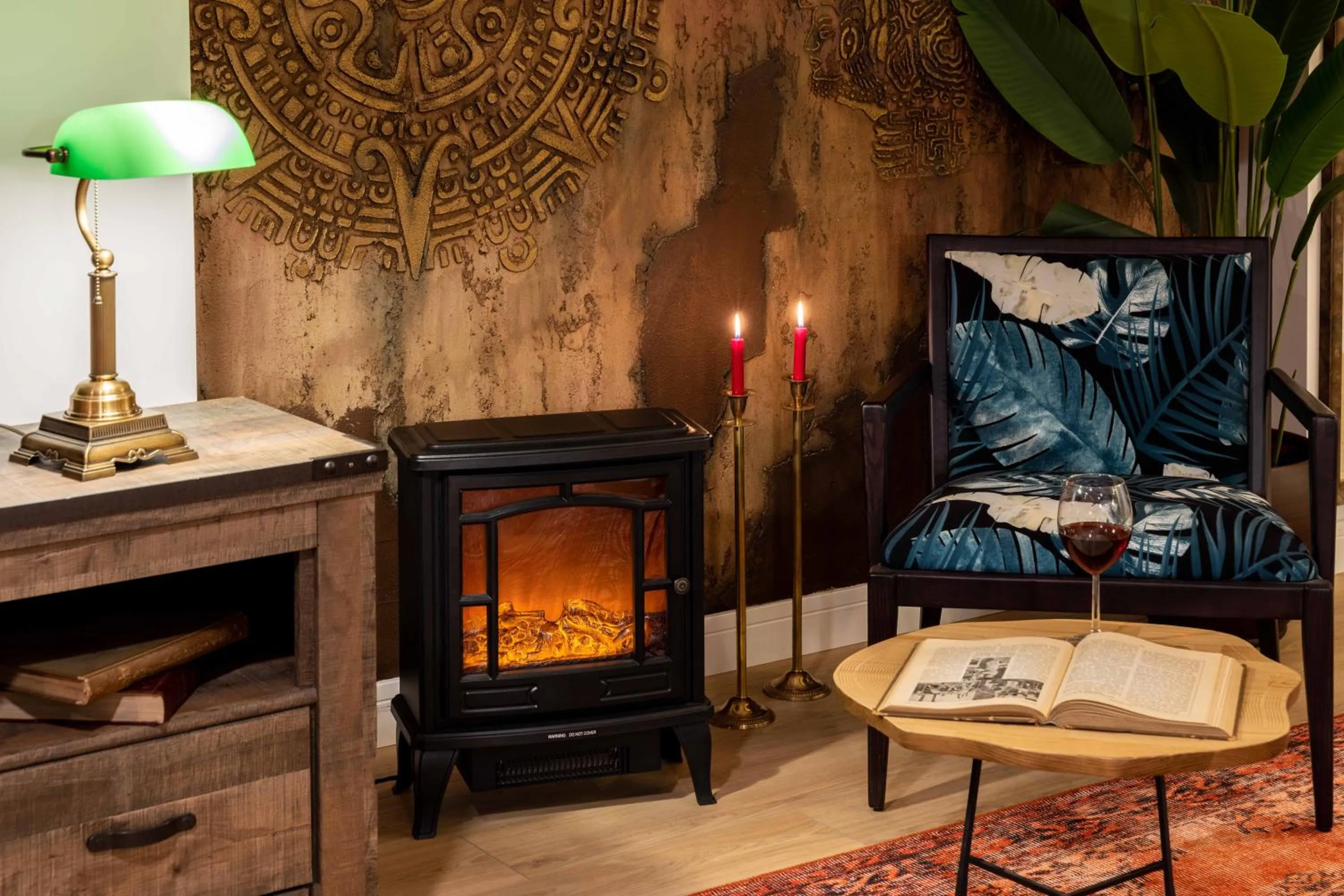 Library in Monnas Suite