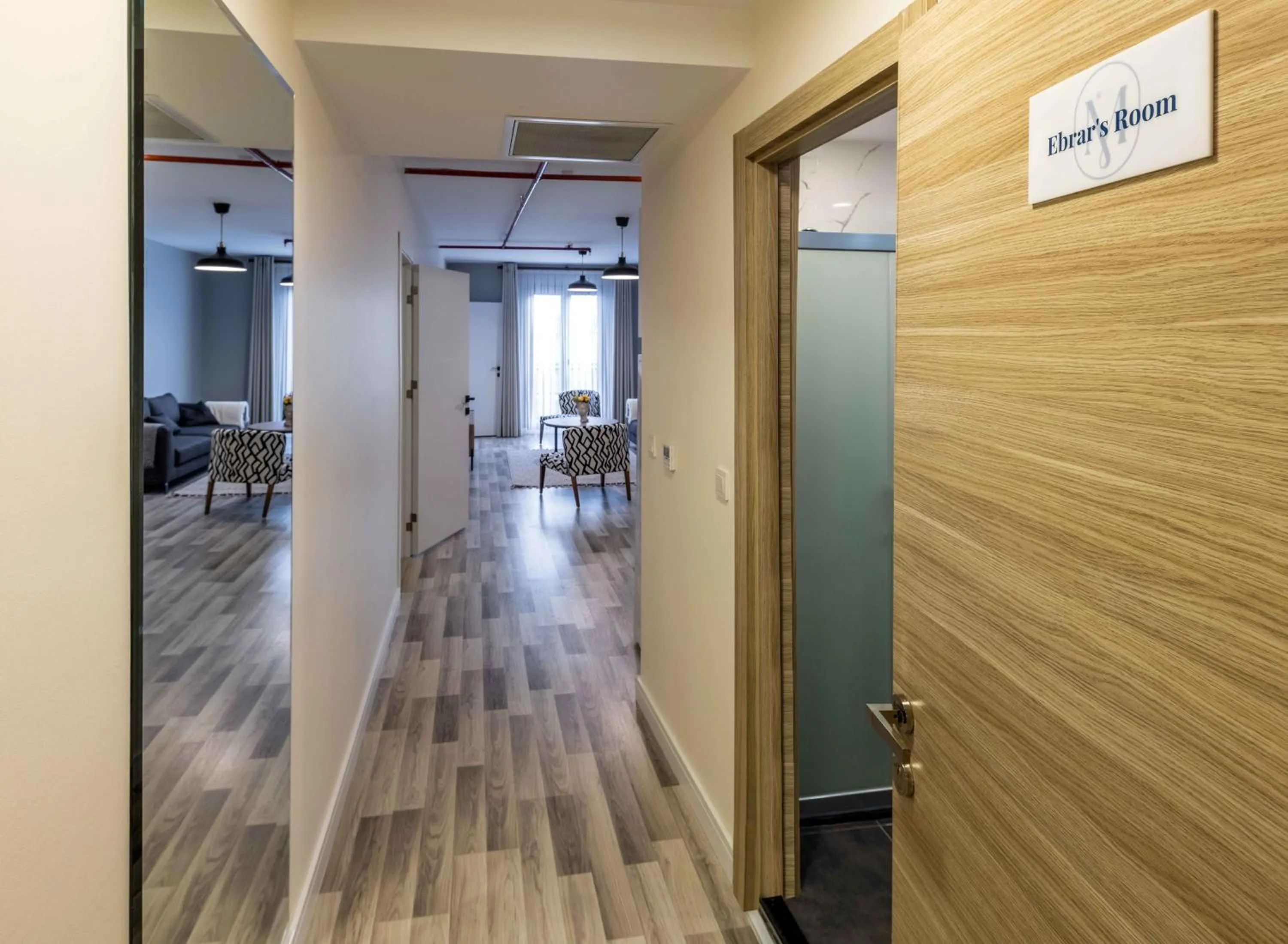 wardrobe in Monnas Suite