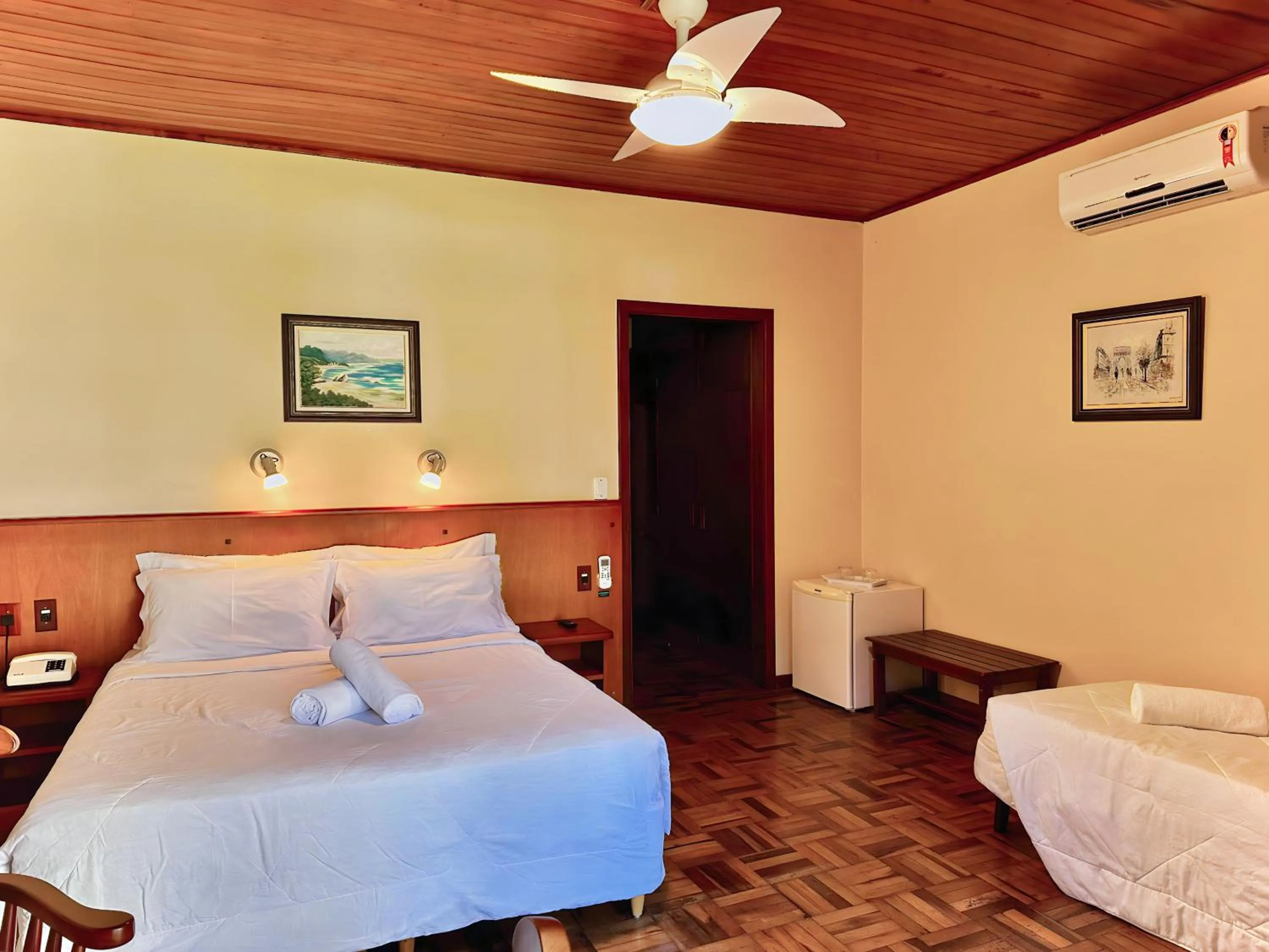 Bedroom, Bed in Natur Hotel - 700m da Rua Coberta