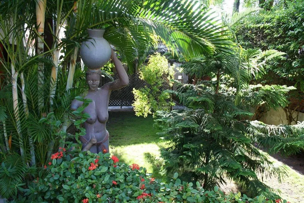 Garden in Hotel Aurore Lomé