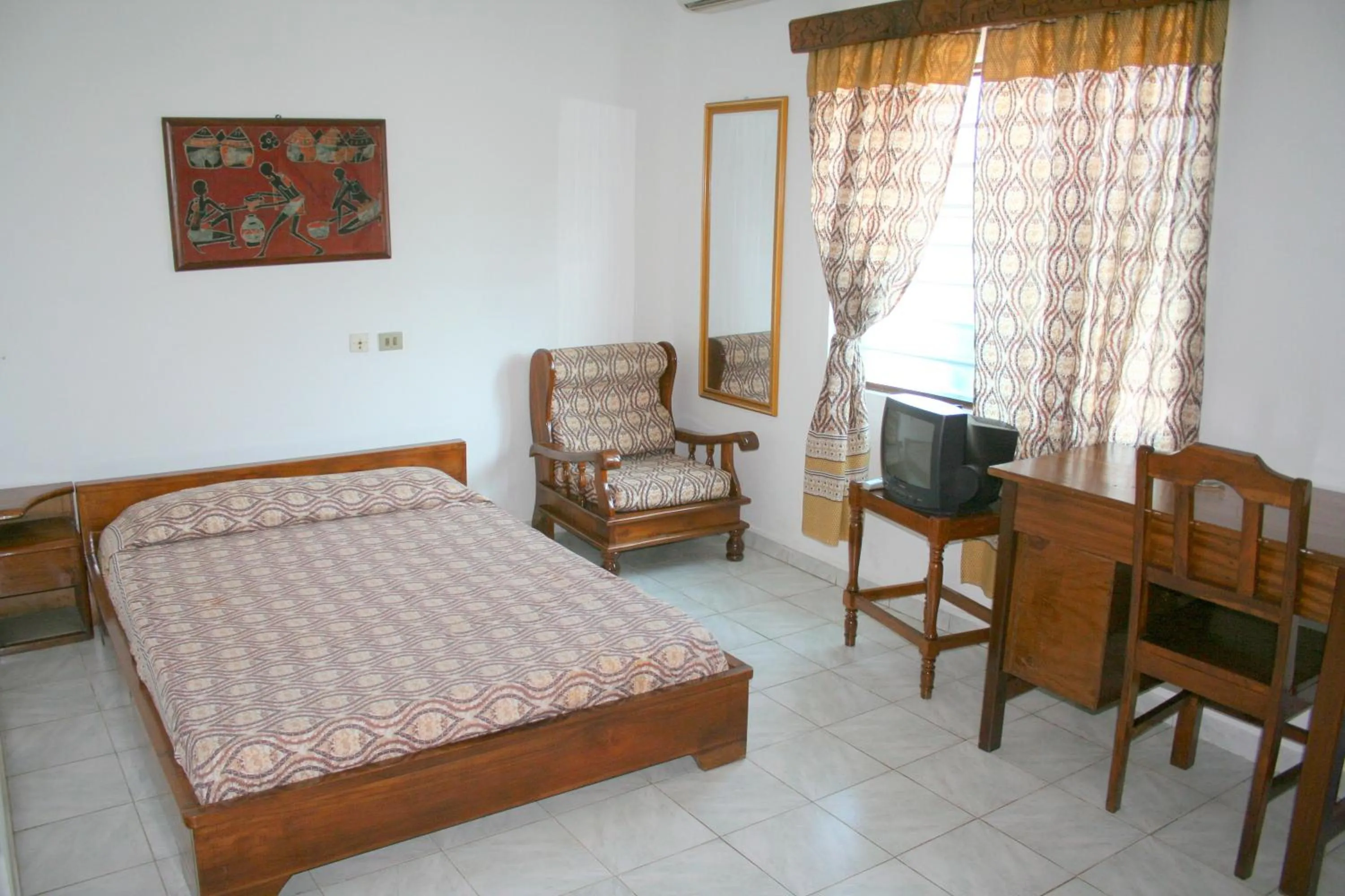 Photo of the whole room, Bed in Hotel Aurore Lomé
