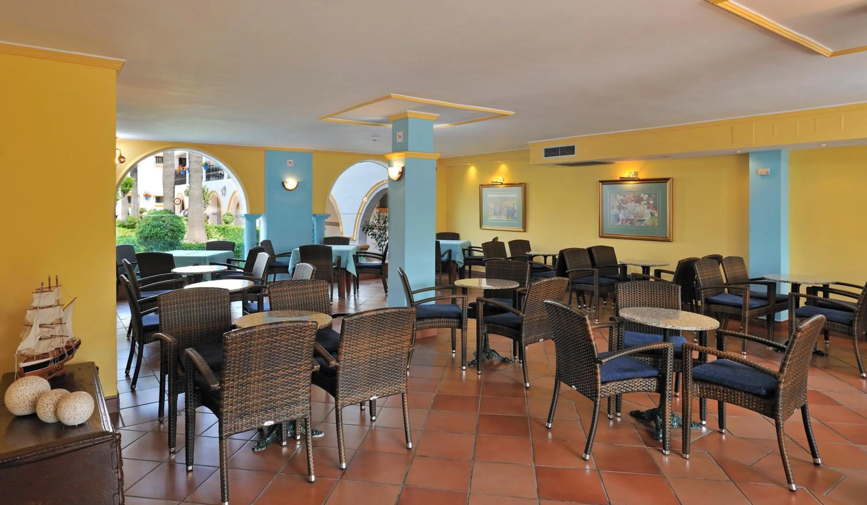 Lounge or bar in Globales Cortijo Blanco