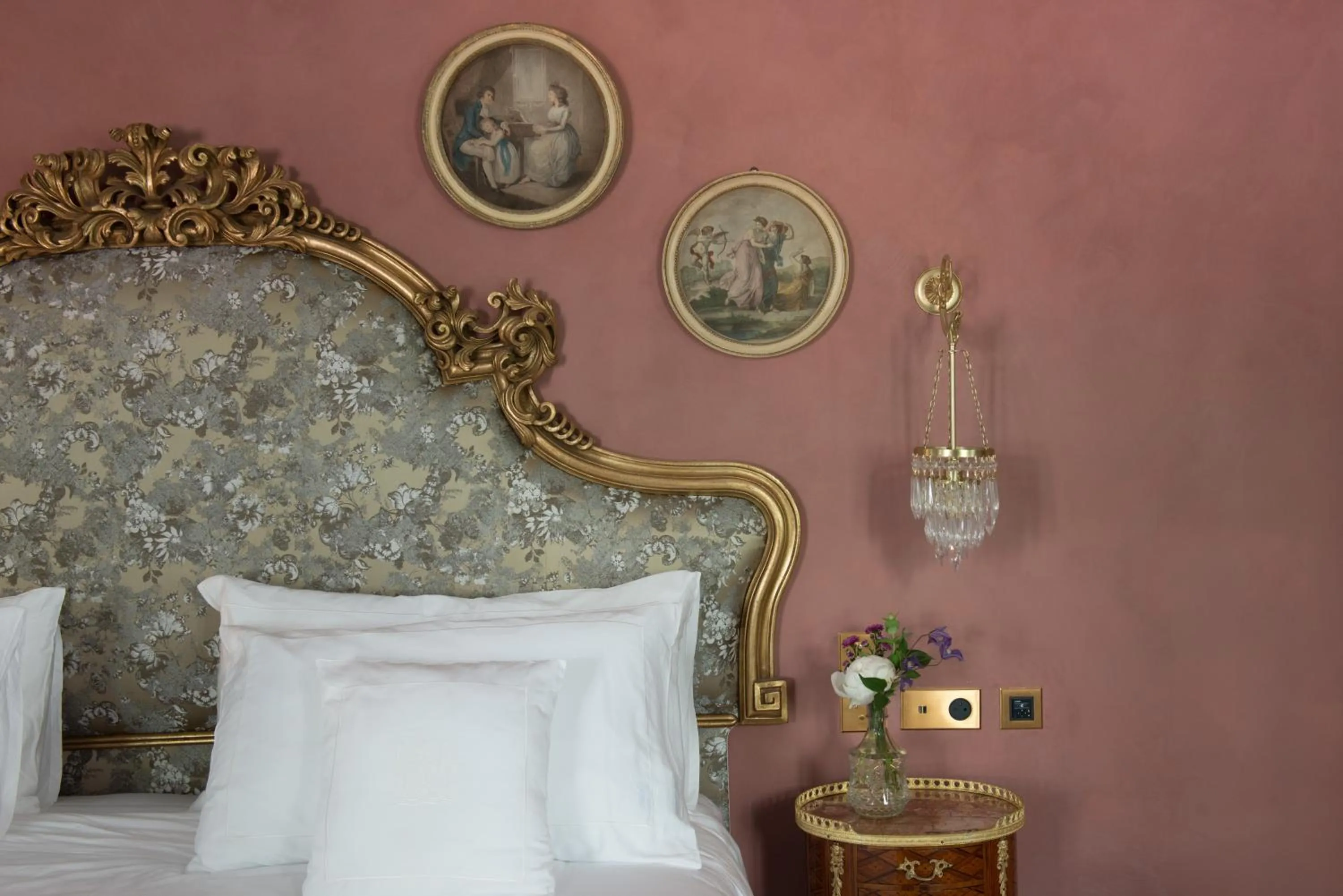 Decorative detail, Bed in Passalacqua