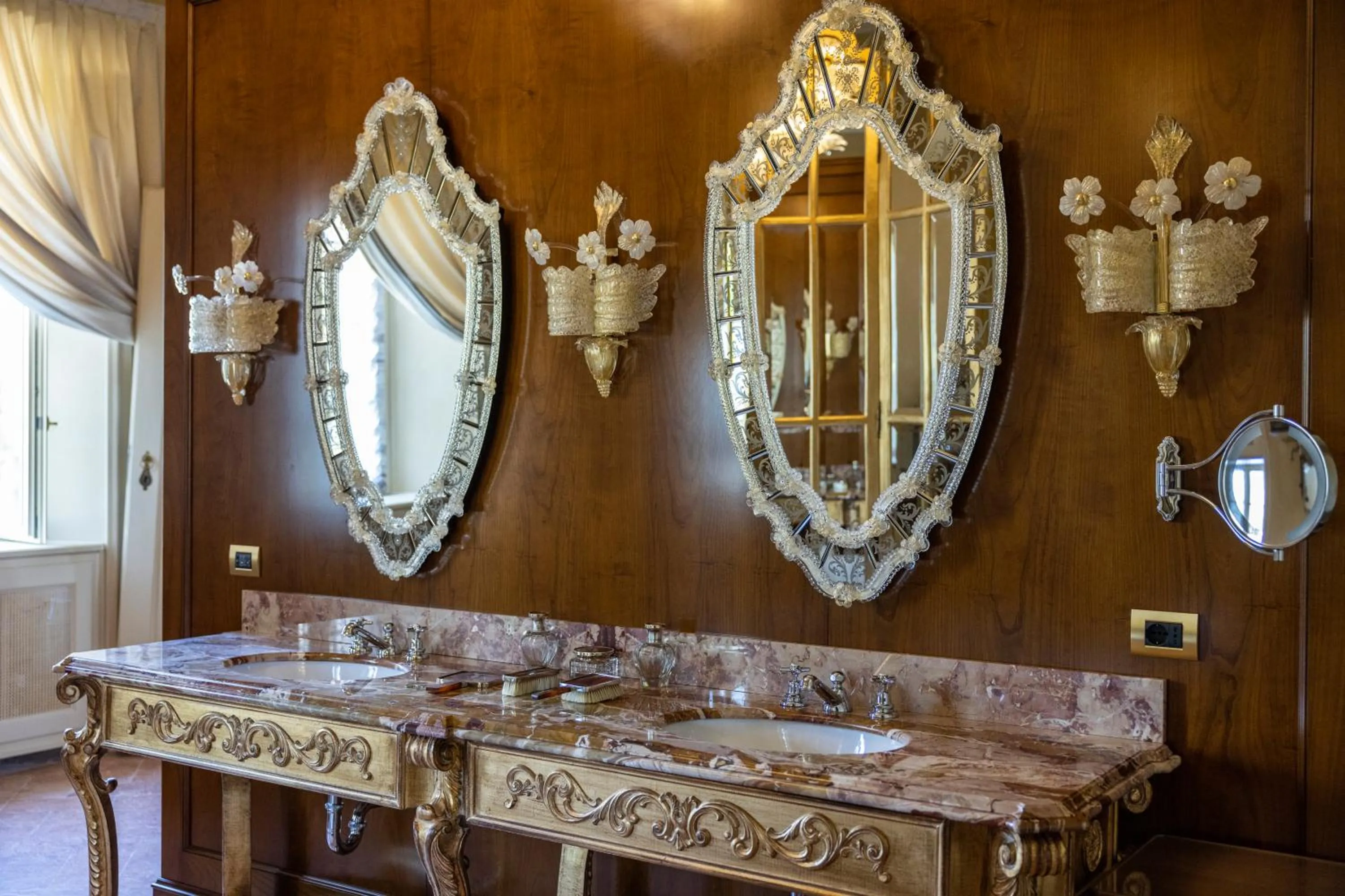 Bathroom in Passalacqua