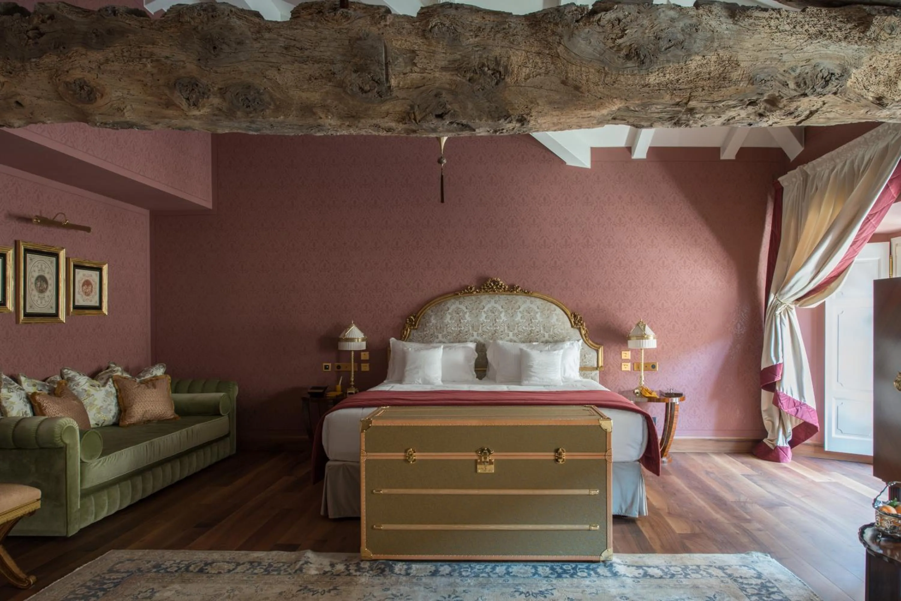Bedroom, Bed in Passalacqua