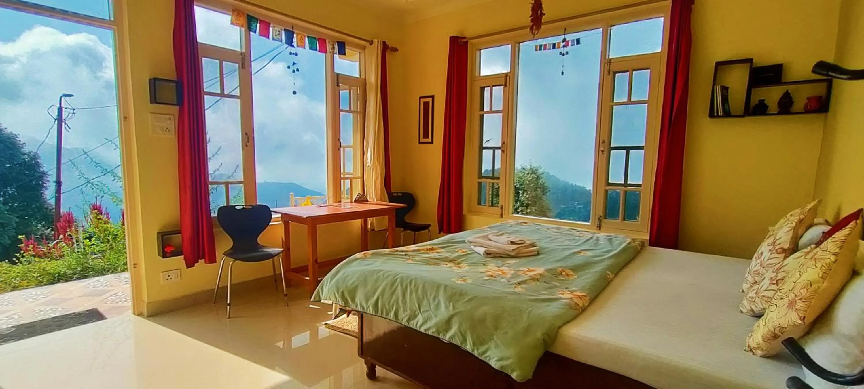Photo of the whole room, Bed in The Unmad - Dharamkot