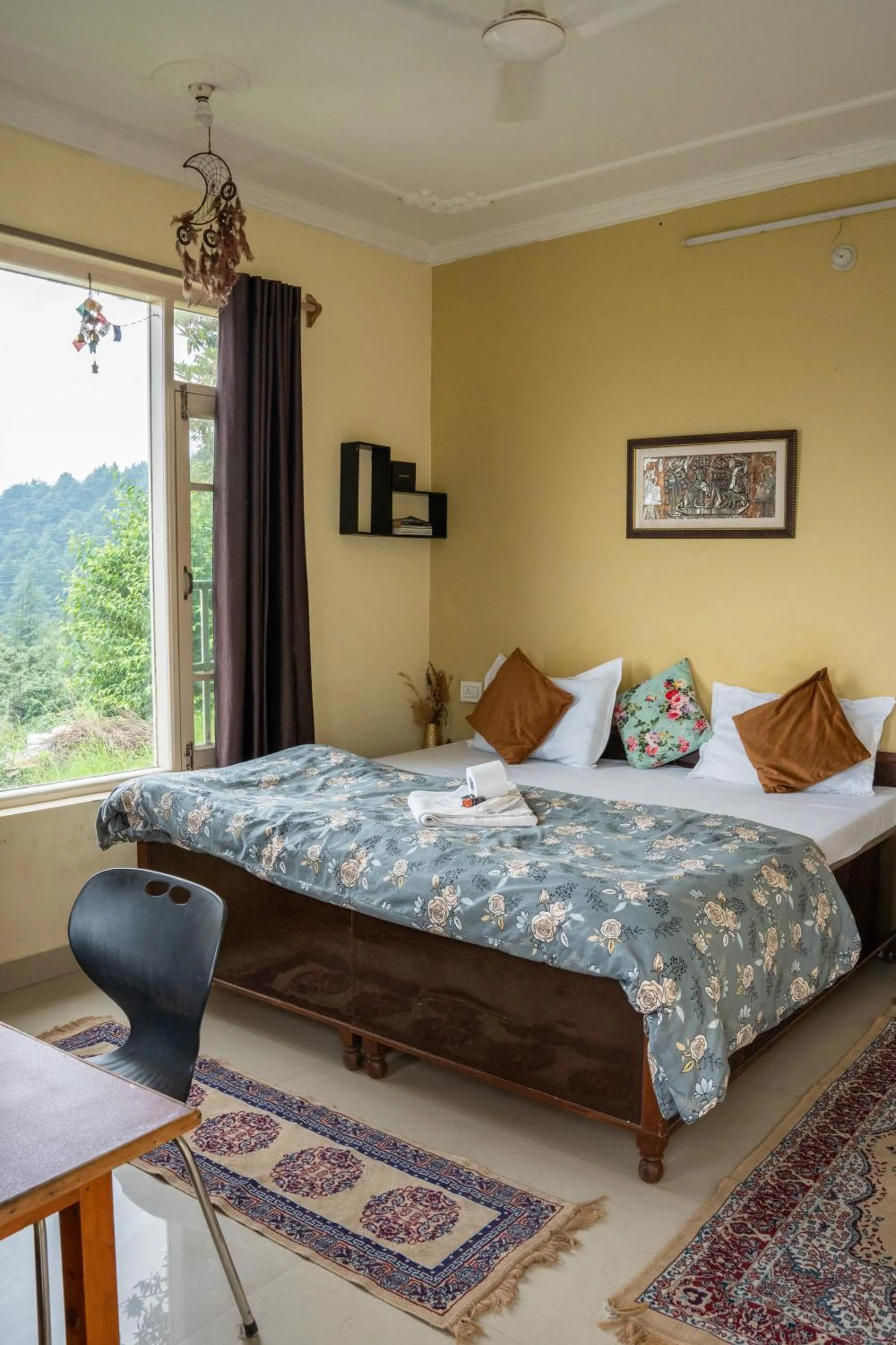 Photo of the whole room, Bed in The Unmad - Dharamkot