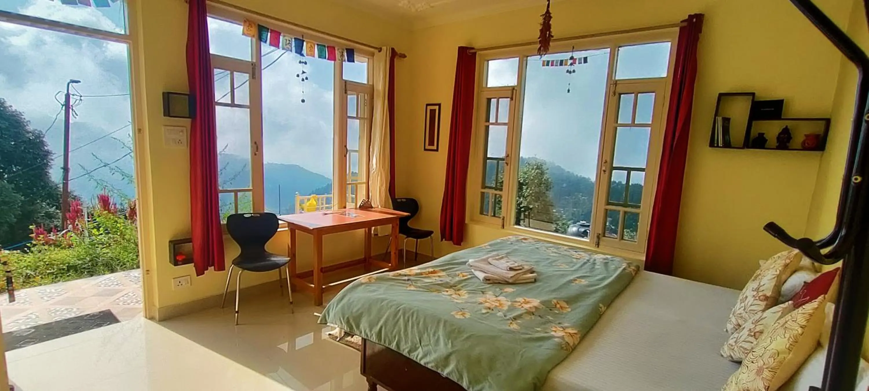 Bed in The Unmad - Dharamkot