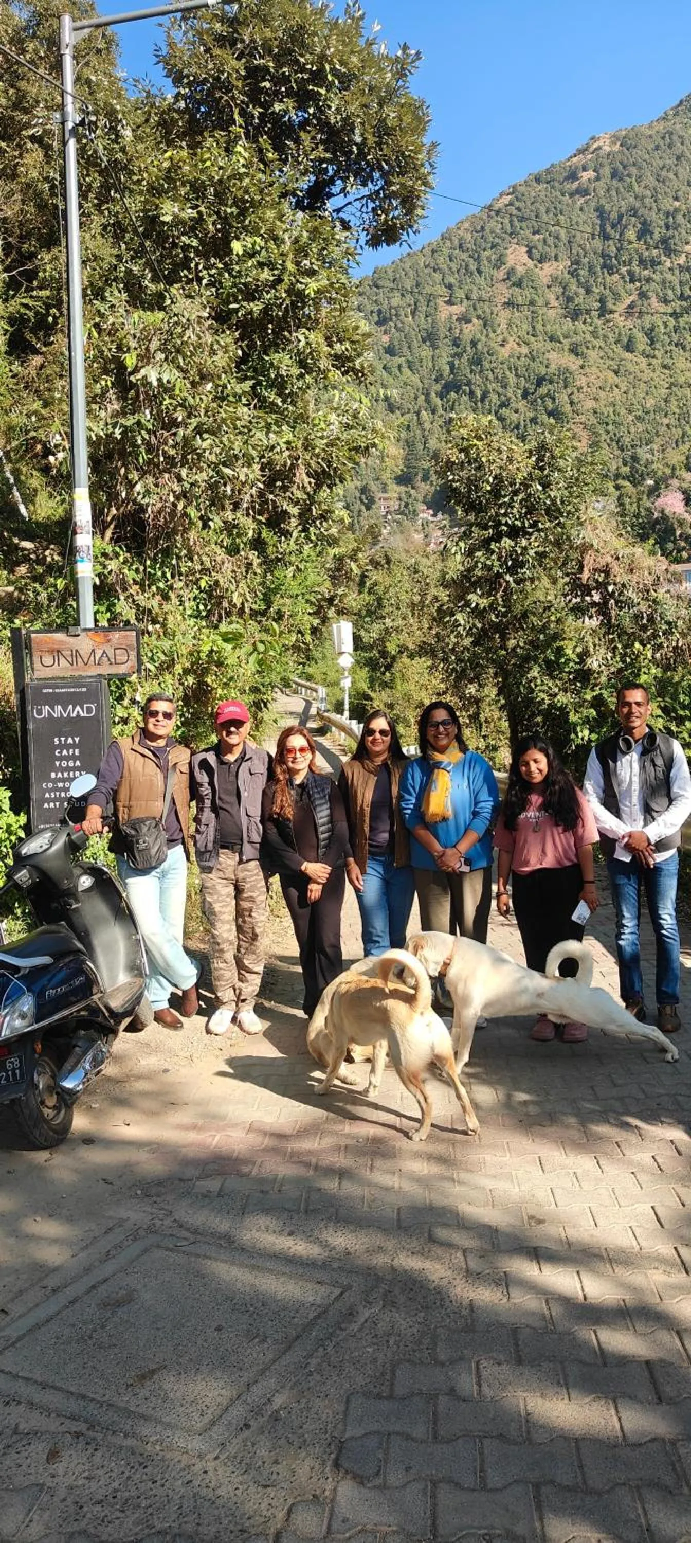 People in The Unmad - Dharamkot