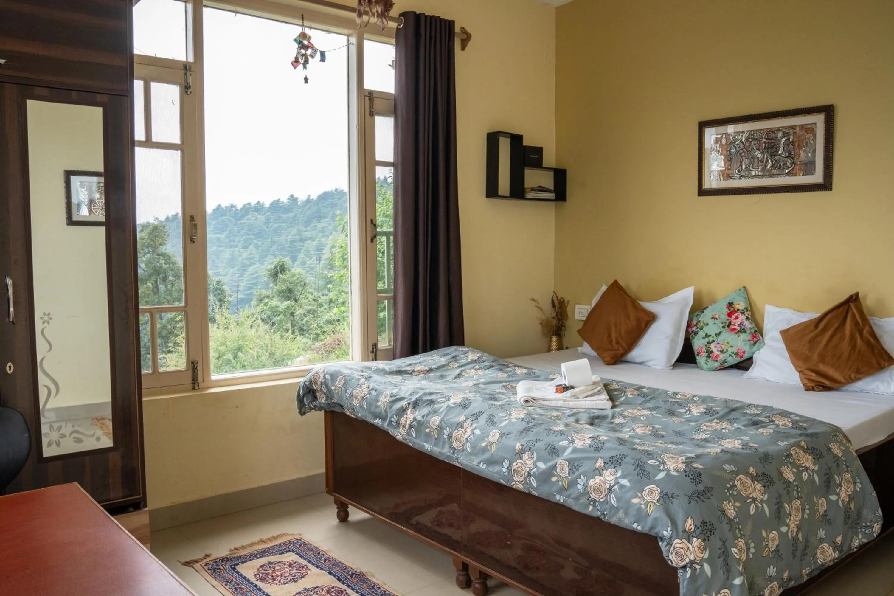 Photo of the whole room, Bed in The Unmad - Dharamkot