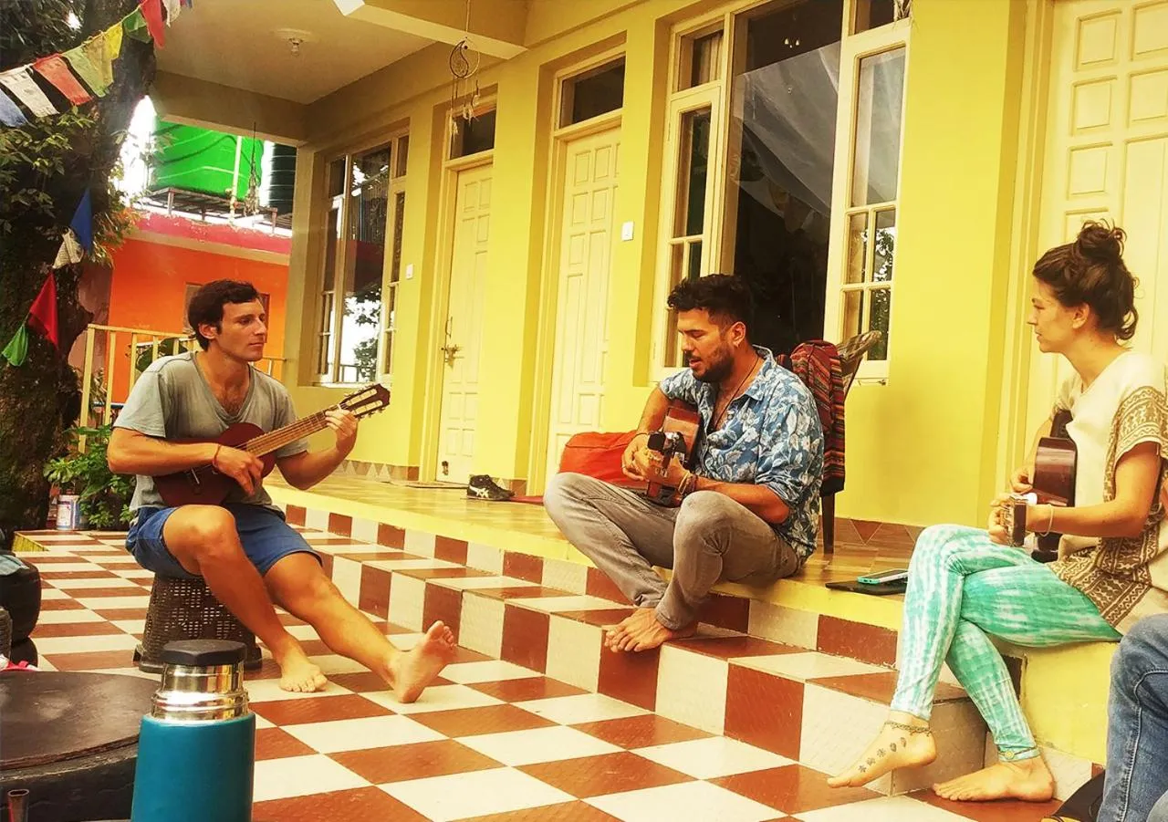 People in The Unmad - Dharamkot