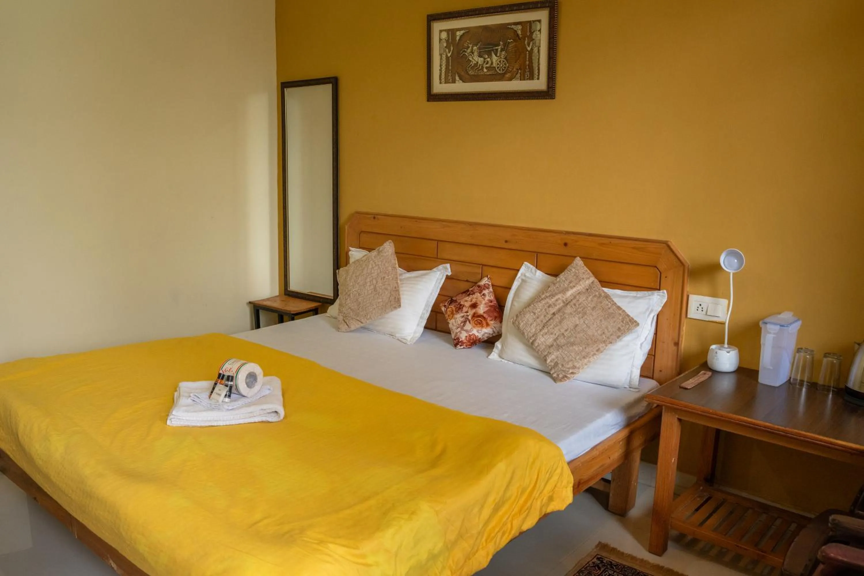 Bedroom, Bed in The Unmad - Dharamkot