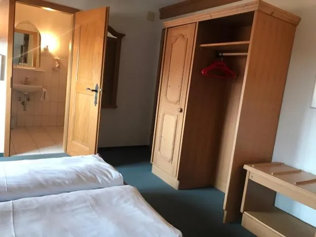 wardrobe, Bed in Hotel Sternen Worb