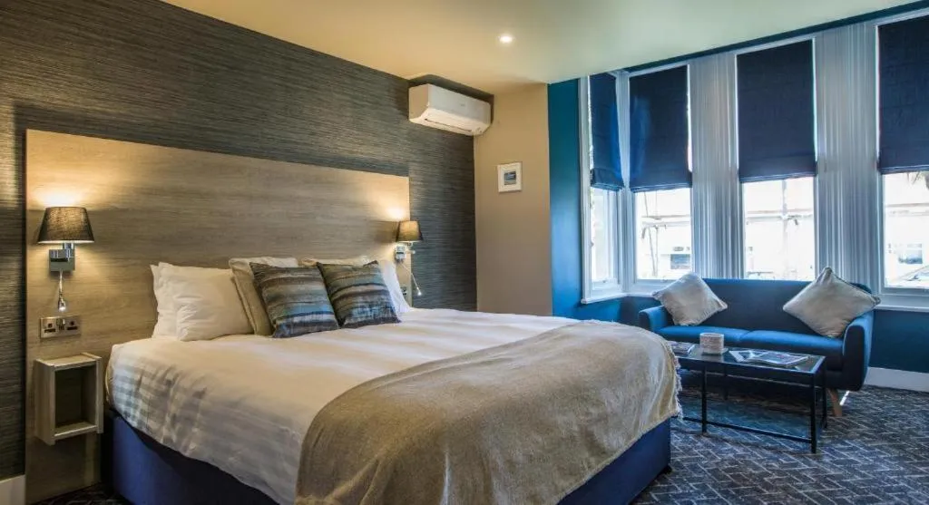 Bedroom, Bed in No 5 Bournemouth