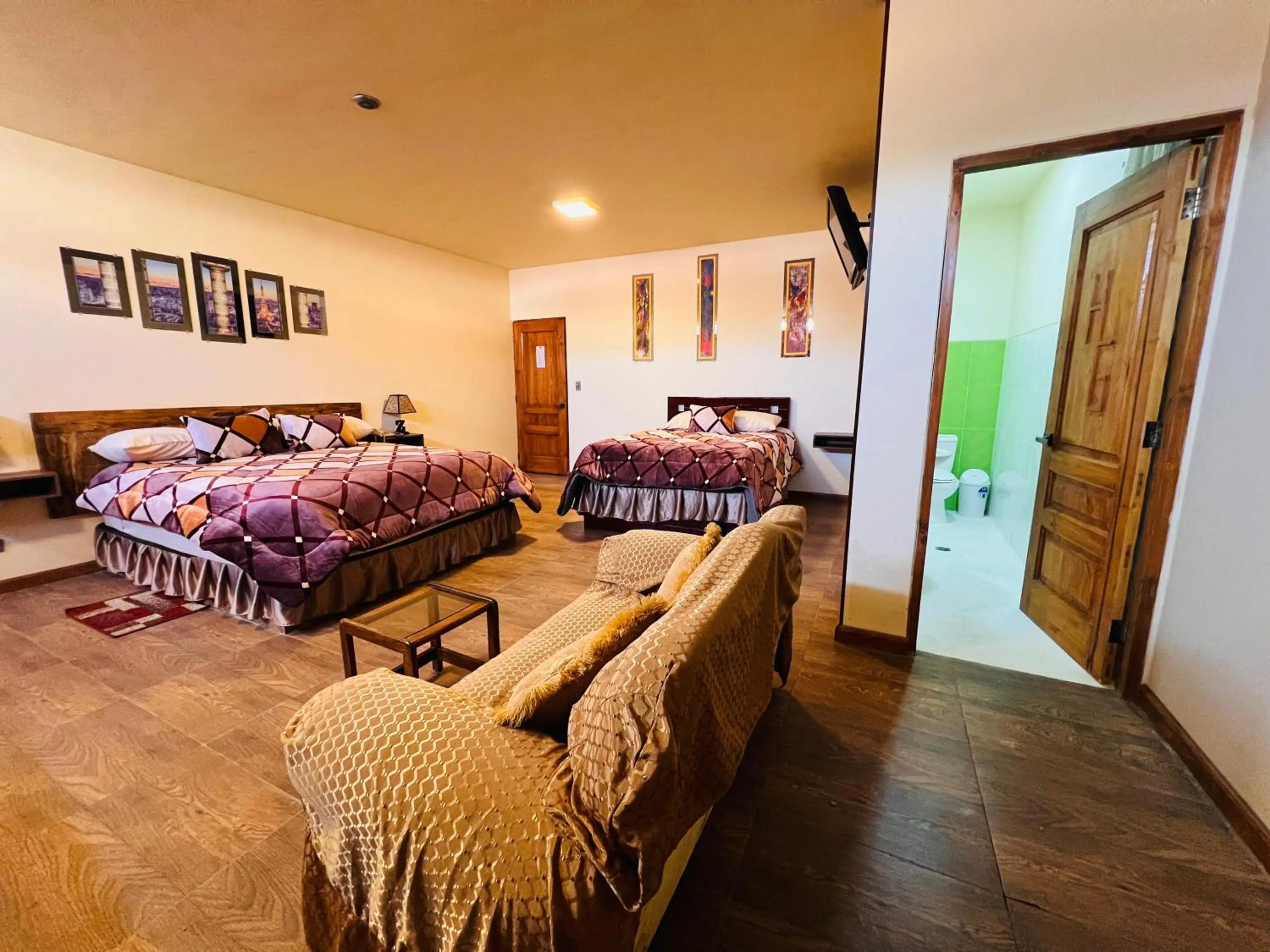 Photo of the whole room, Bed in Hotel Gran Aurum