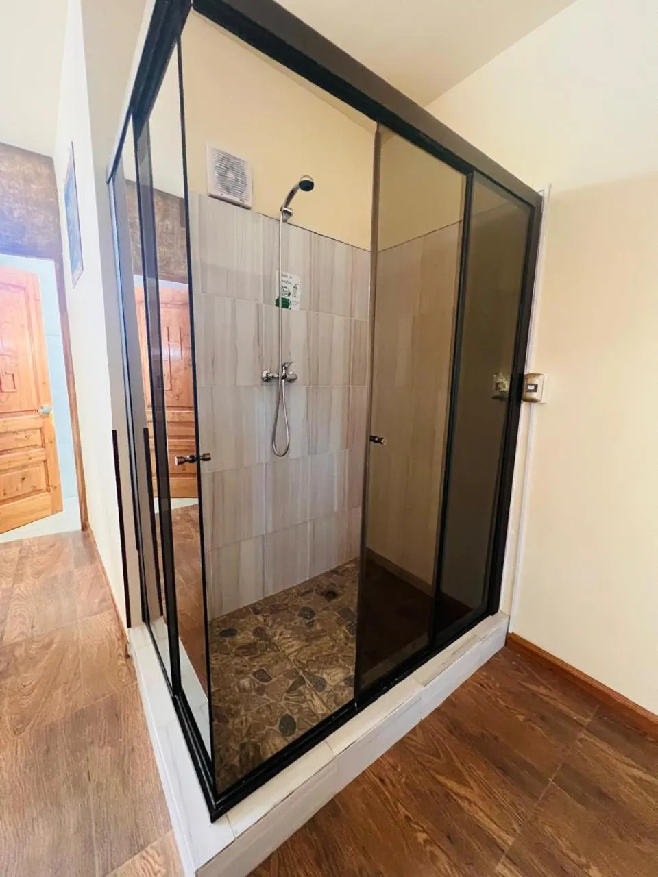 Shower in Hotel Gran Aurum