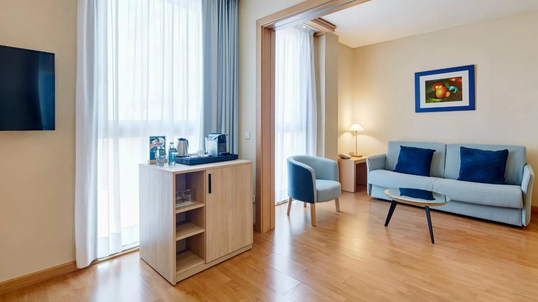 Photo of the whole room in Sercotel Porta Barcelona