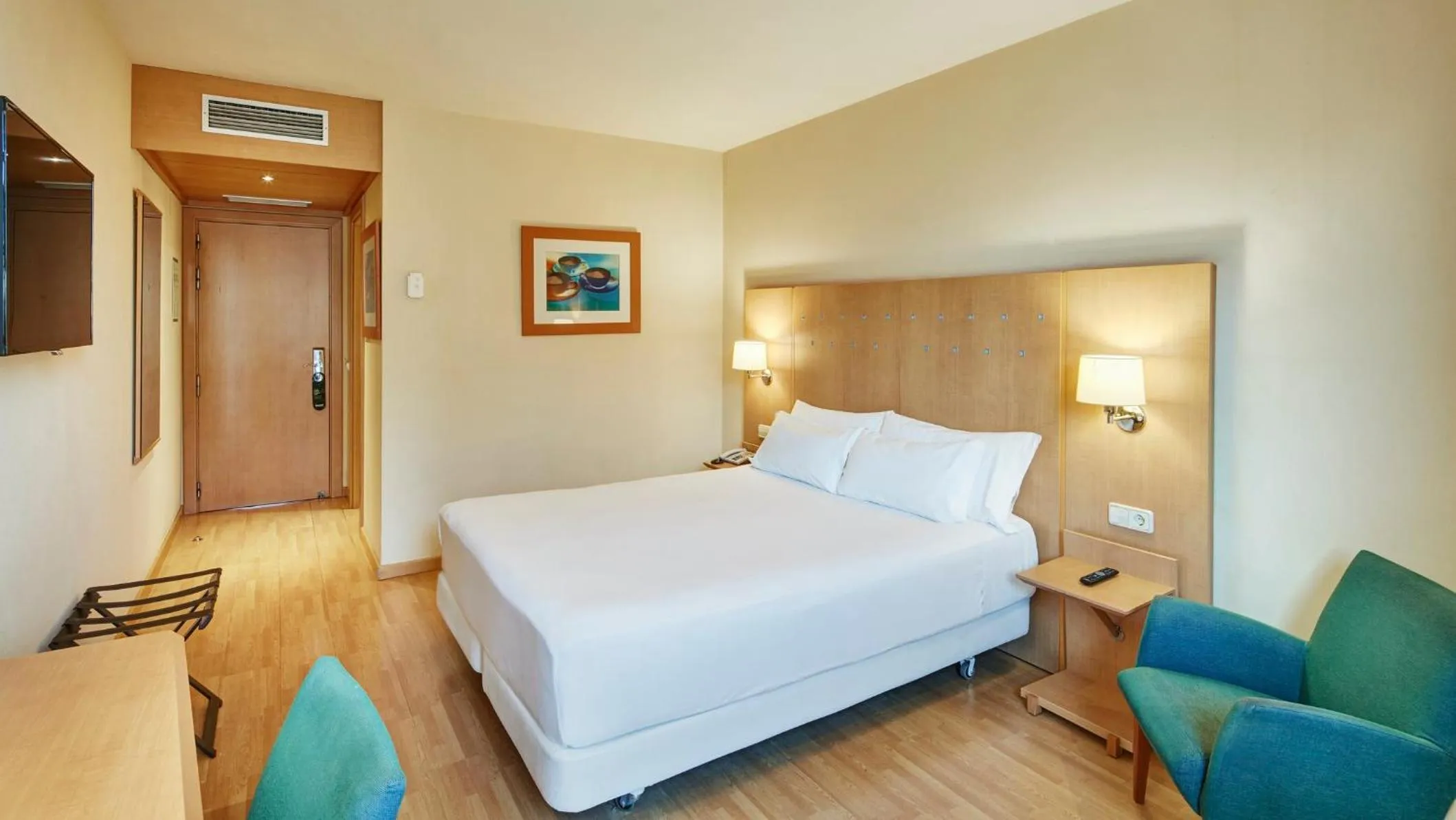 Photo of the whole room, Bed in Sercotel Porta Barcelona