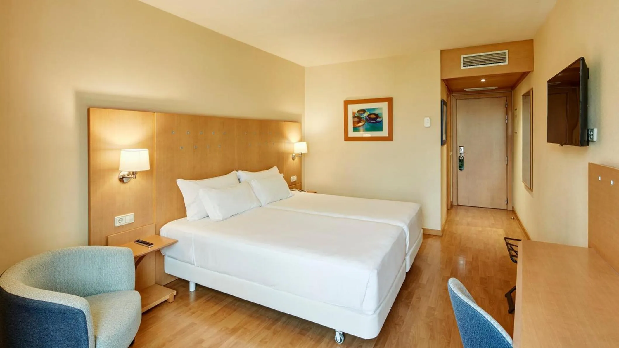 Photo of the whole room, Bed in Sercotel Porta Barcelona