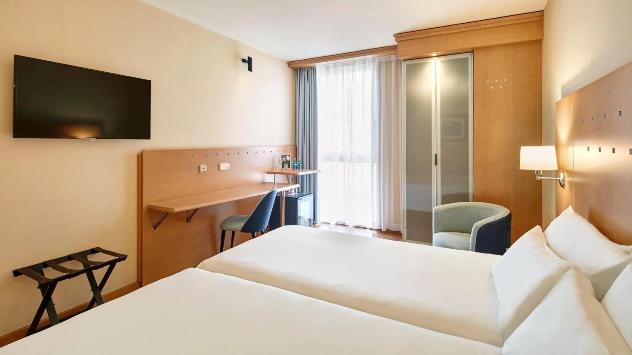 Photo of the whole room, Bed in Sercotel Porta Barcelona