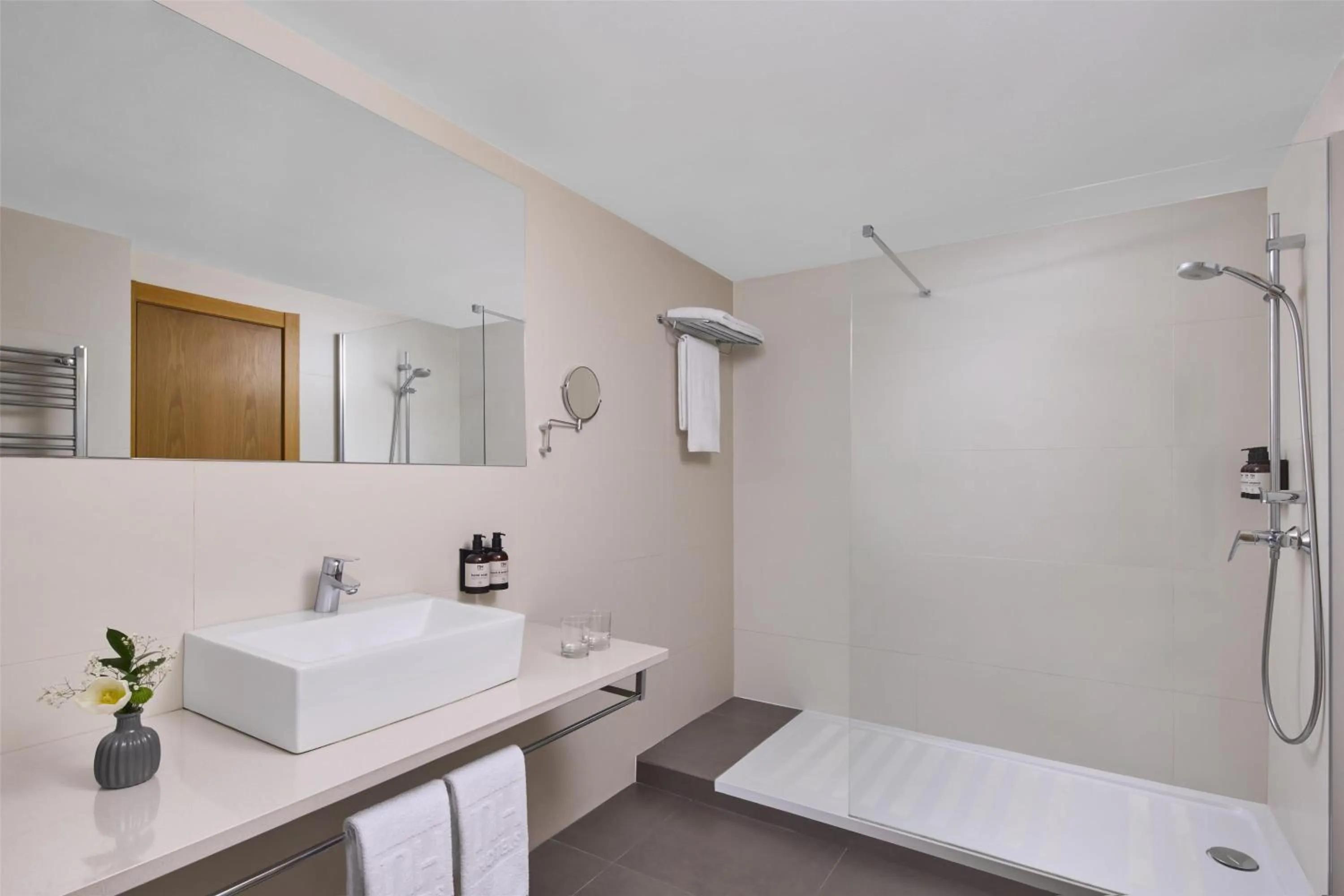 Bathroom in NH Barcelona Stadium