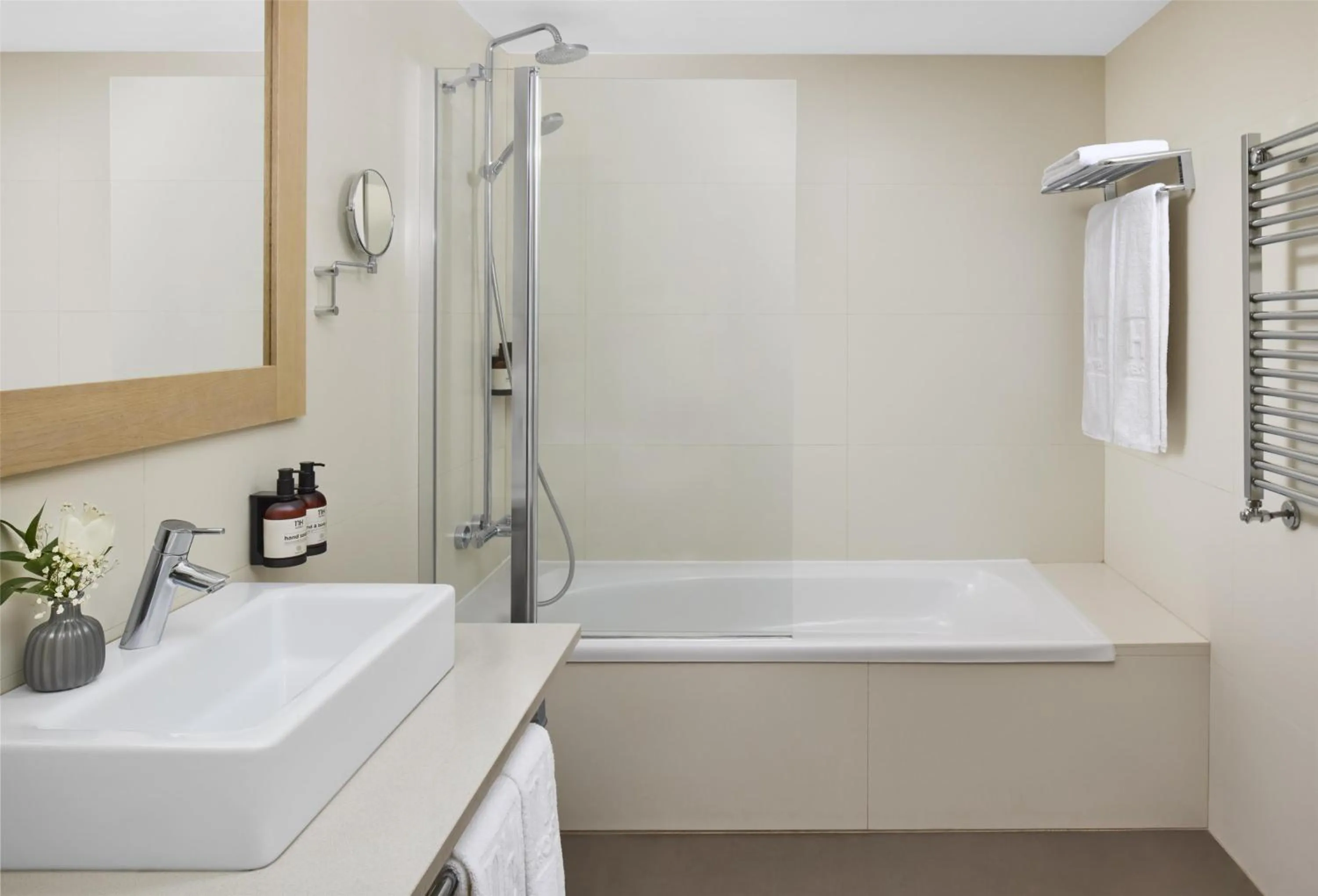 Bathroom in NH Barcelona Stadium