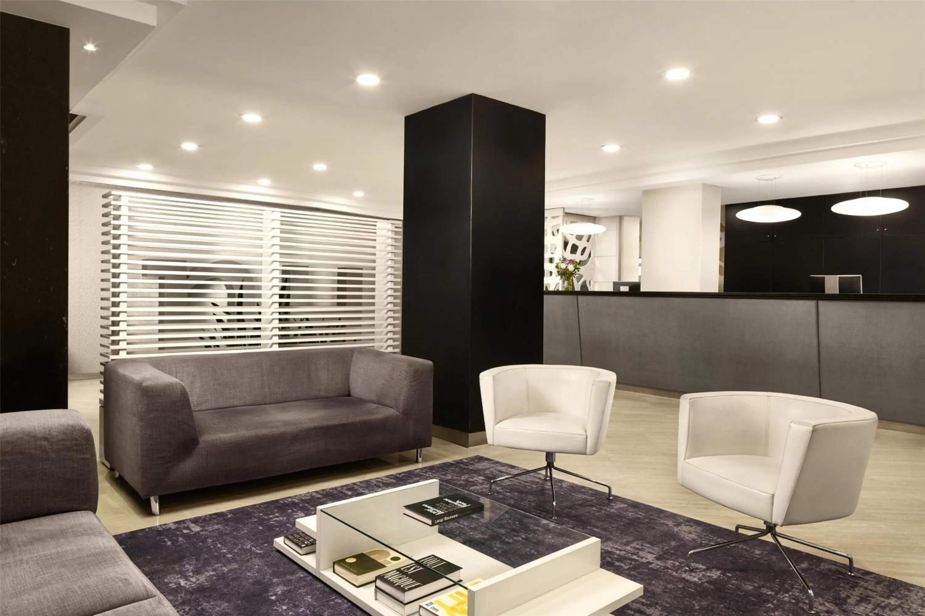 Lobby or reception in NH Barcelona Stadium