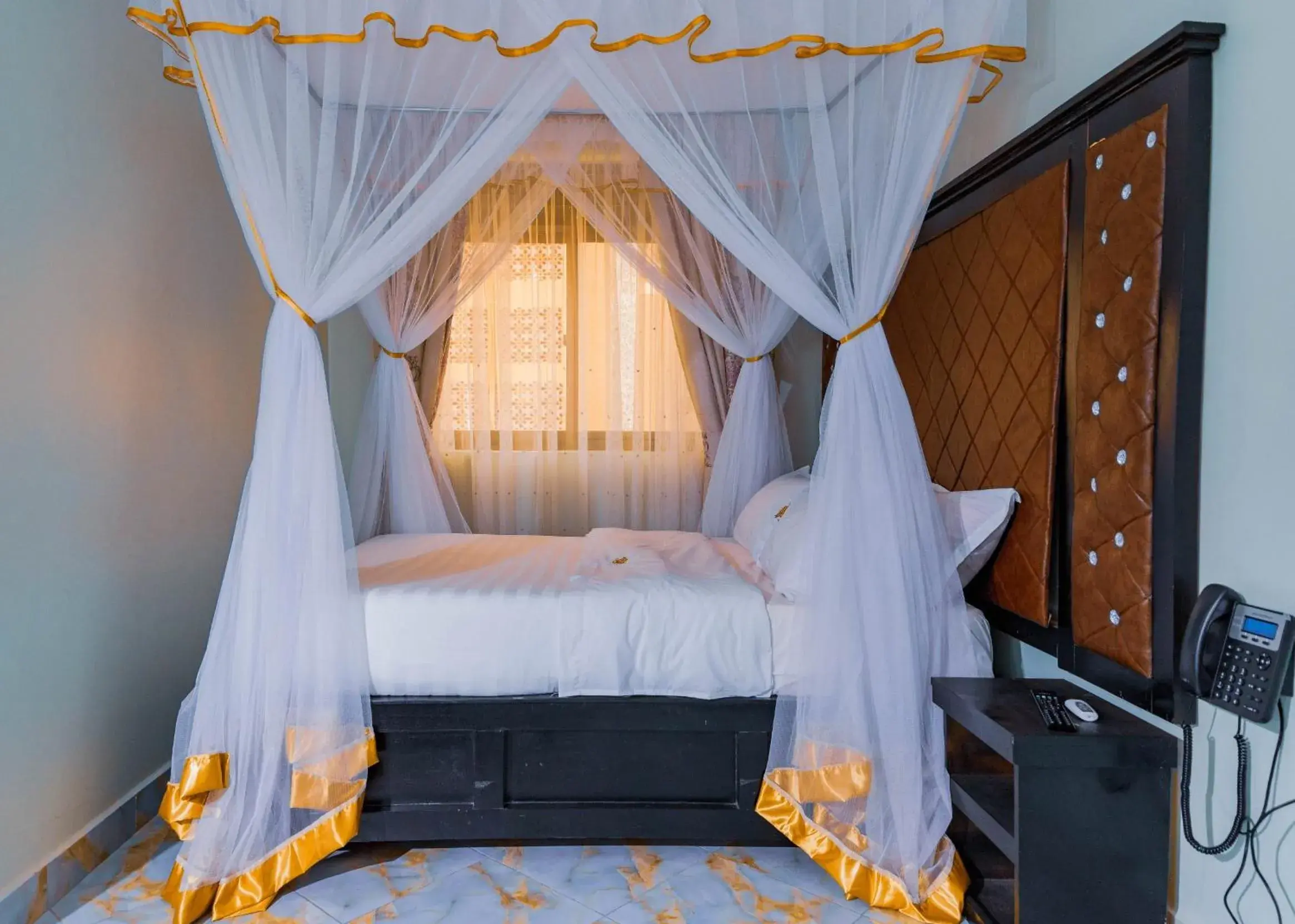 Large Double Room - single occupancy in Romeos Hotel Large Double Room - single occupancy in Romeos Hotel