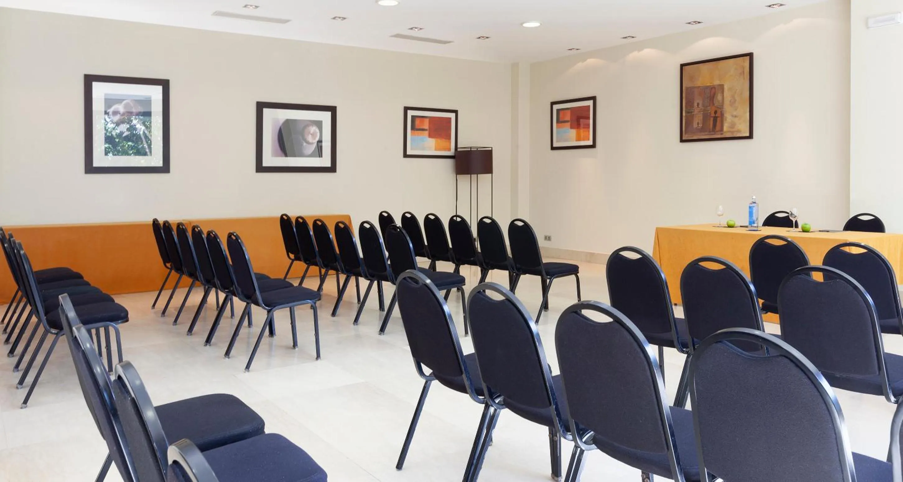 Business facilities in Hotel SB Express Madrid Norte